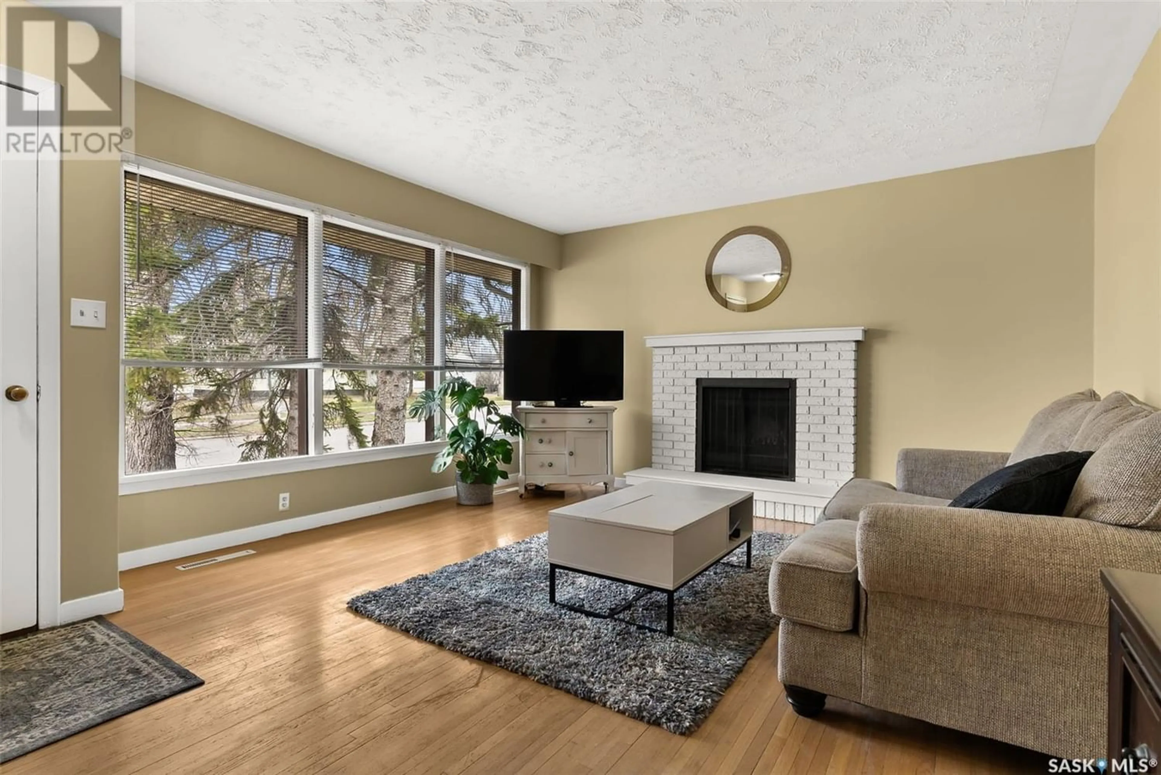 Living room for 609 Broadway AVENUE E, Regina Saskatchewan S4N1A2