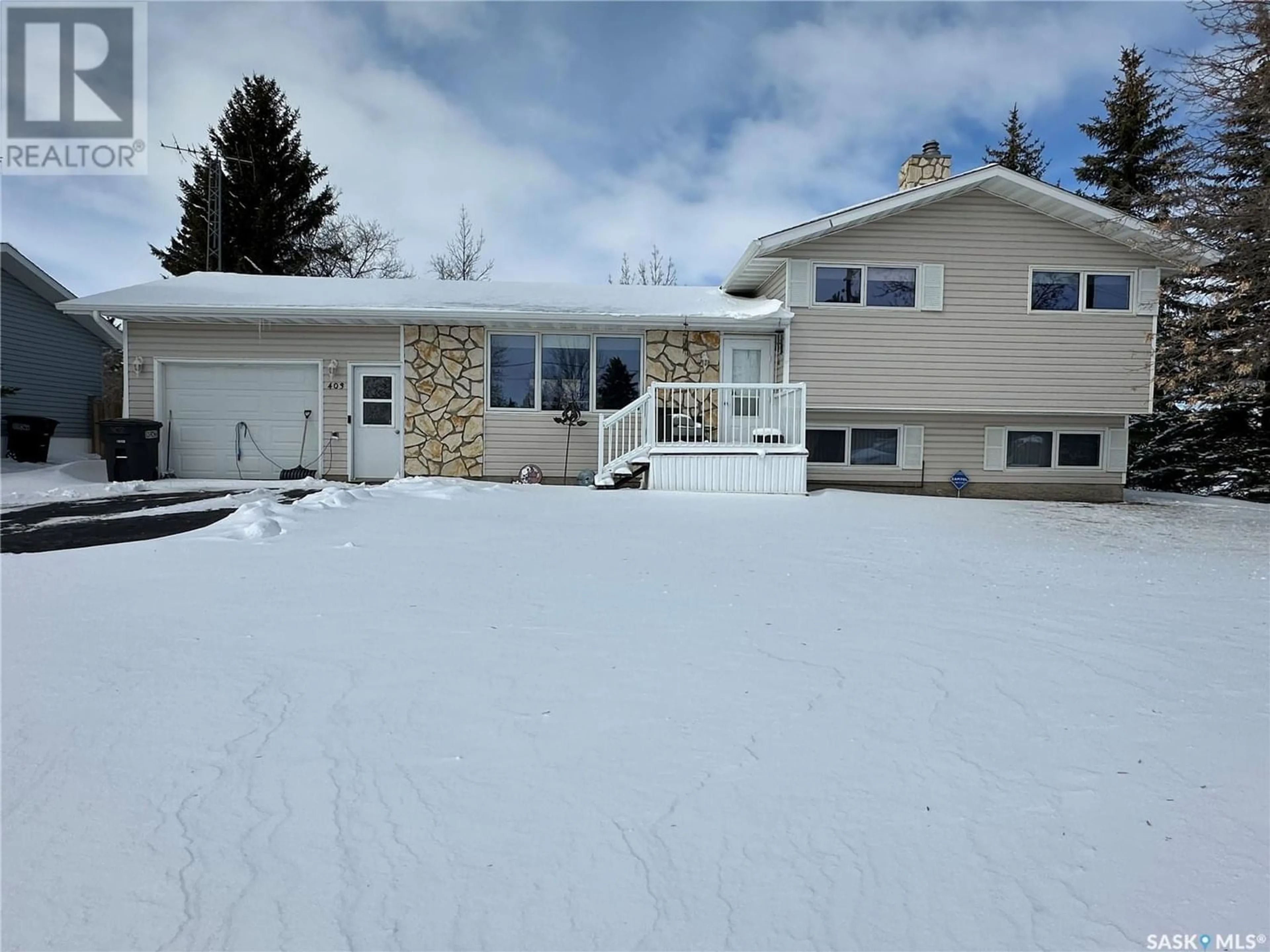 Frontside or backside of a home for 403 2nd STREET NE, Watson Saskatchewan S0K4V0