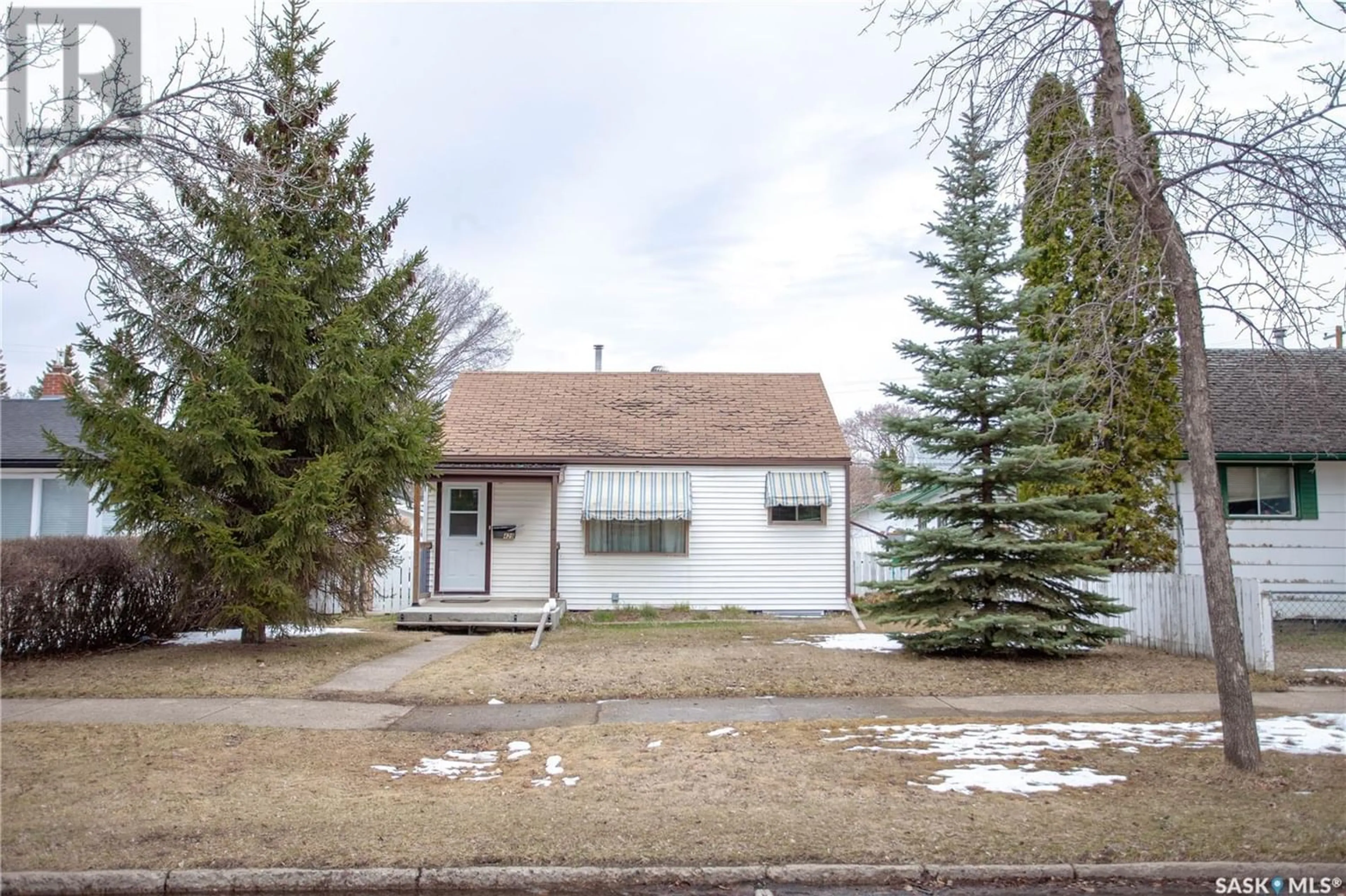 Frontside or backside of a home for 429 1st STREET E, Saskatoon Saskatchewan S7H1S3