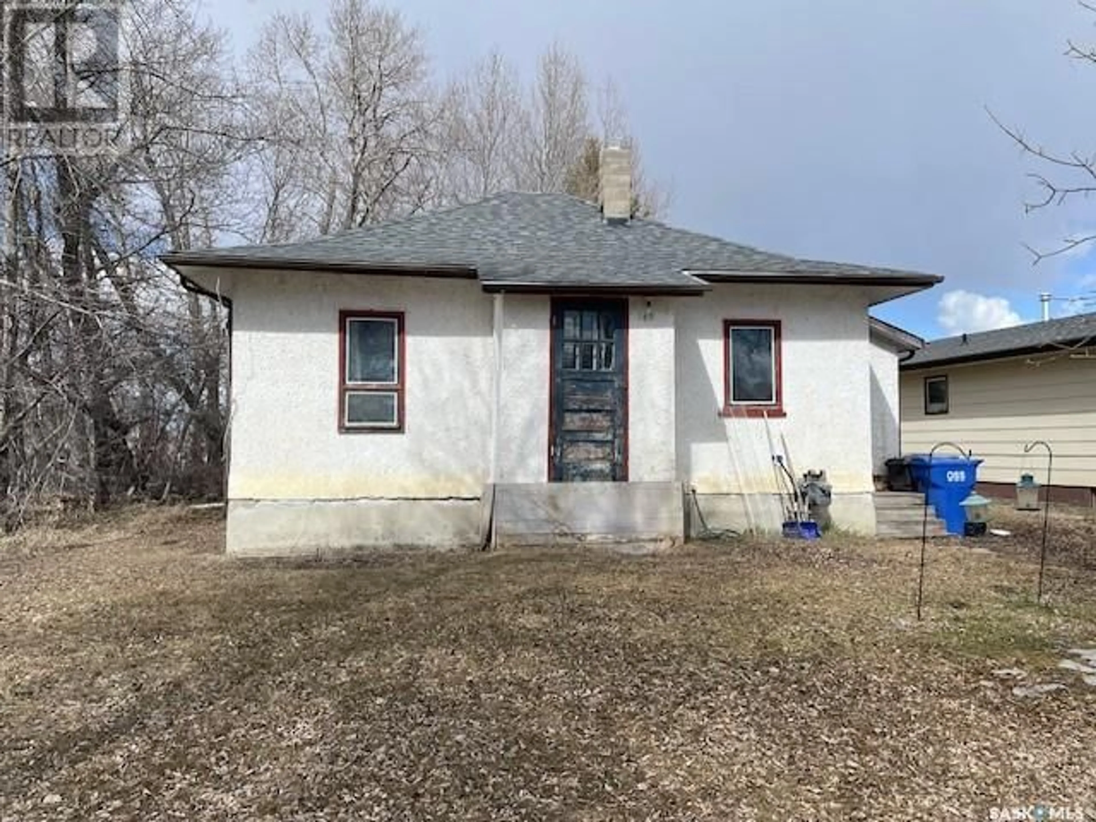 Frontside or backside of a home for 143 Roslyn AVENUE, Canora Saskatchewan S0A0L0