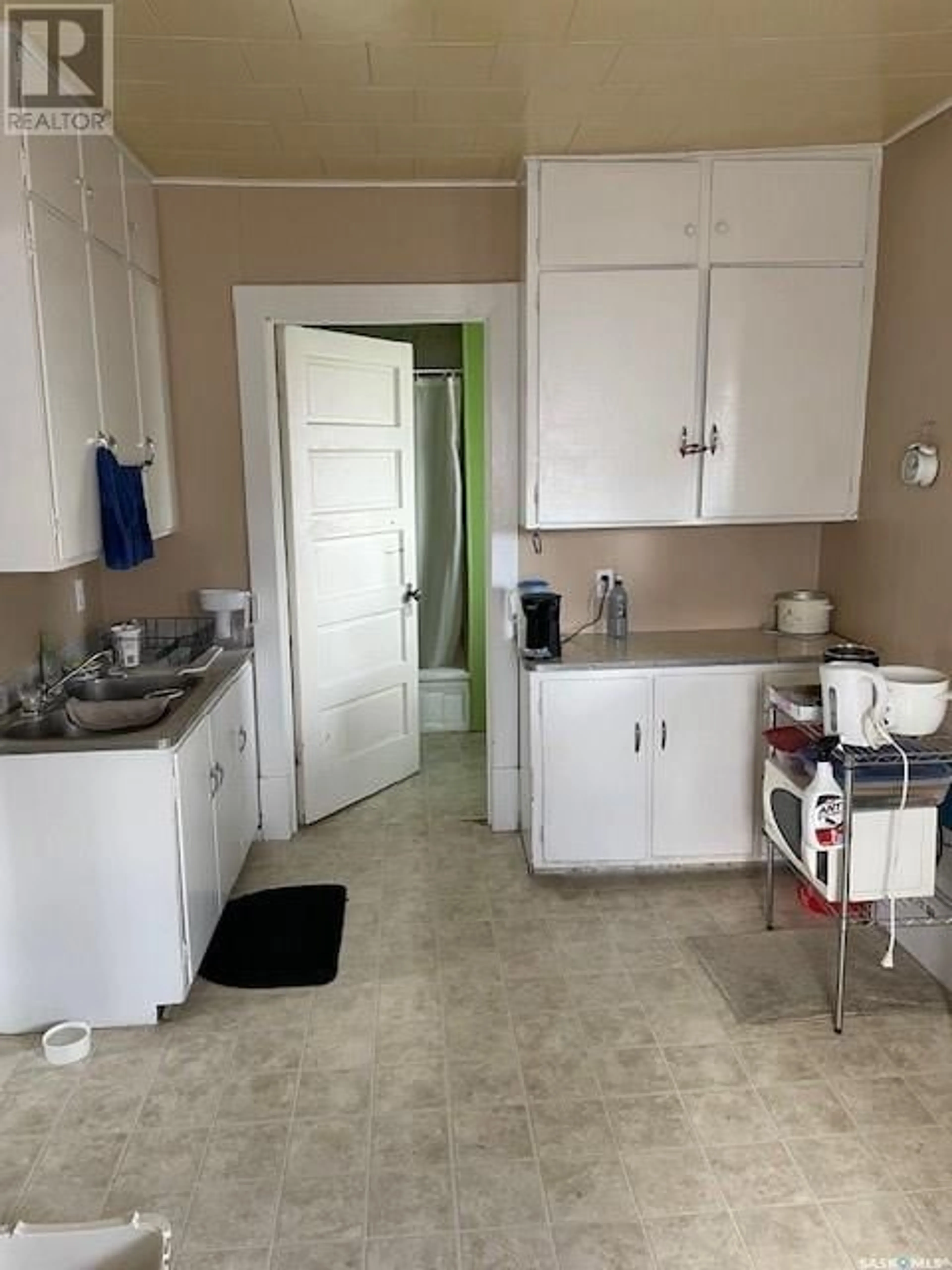 Kitchen for 143 Roslyn AVENUE, Canora Saskatchewan S0A0L0