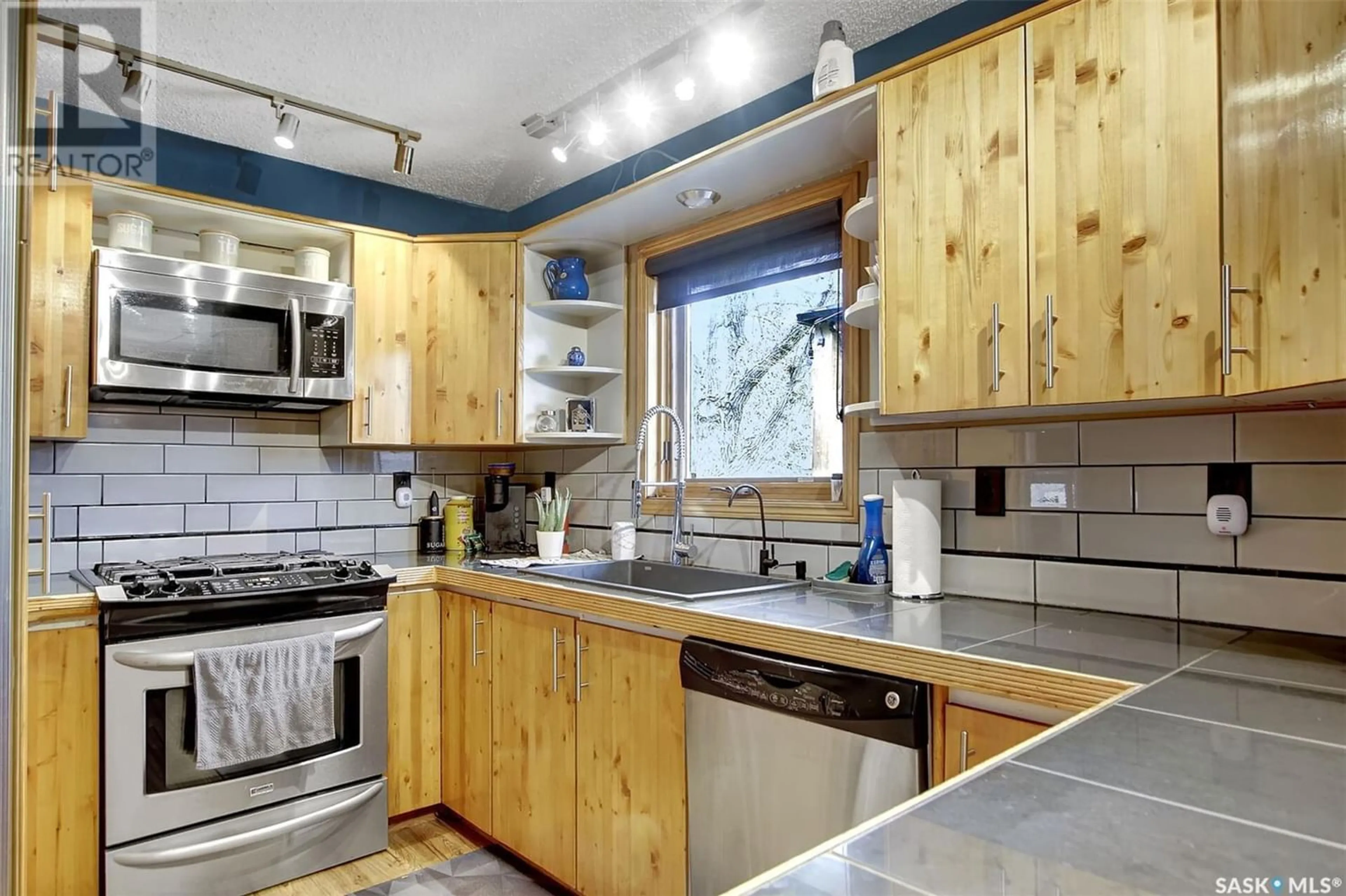 Kitchen for 153 Halifax STREET, Regina Saskatchewan S4R1S7