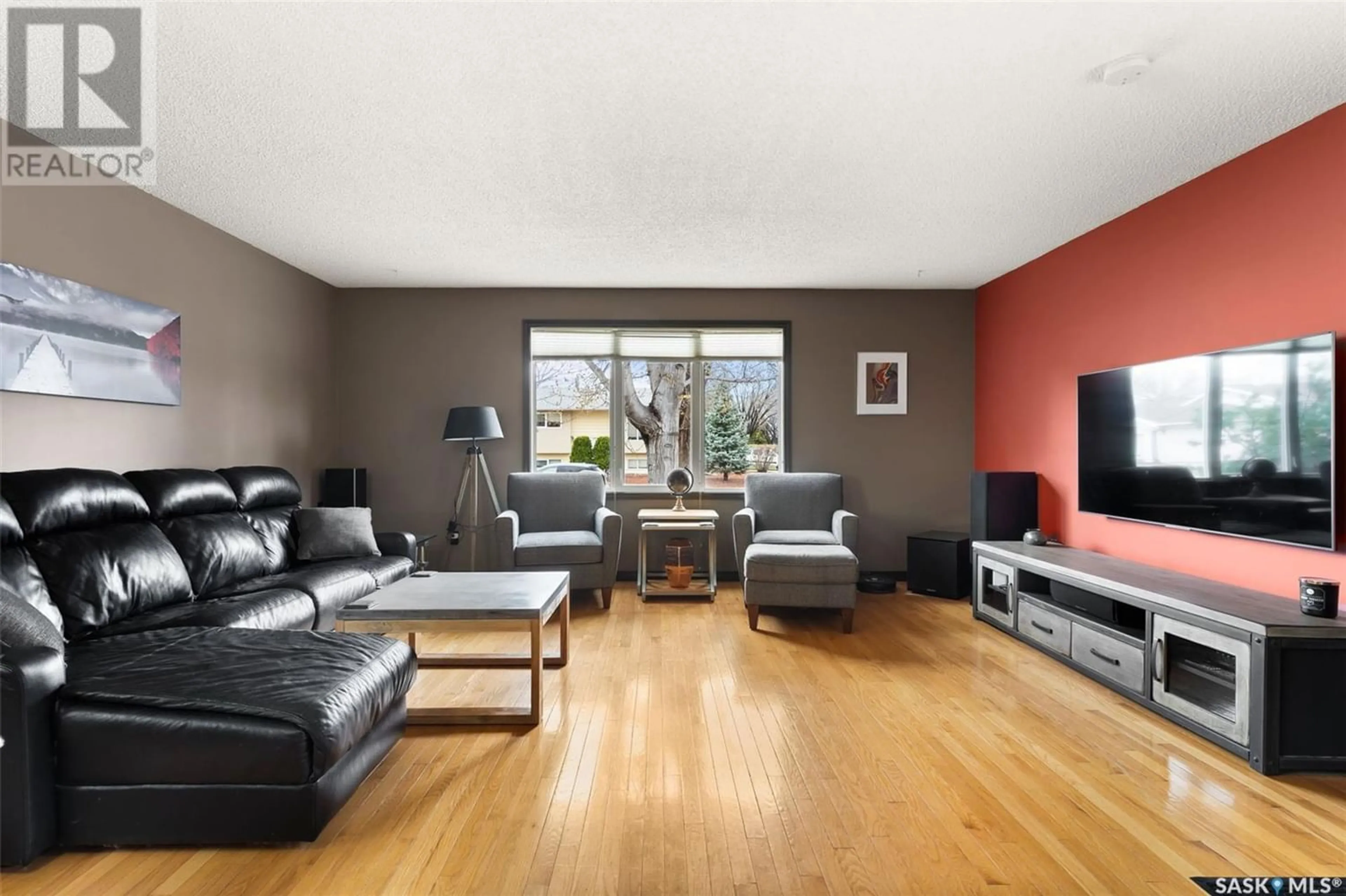 Living room for 339 Trifunov CRESCENT, Regina Saskatchewan S4R7H9