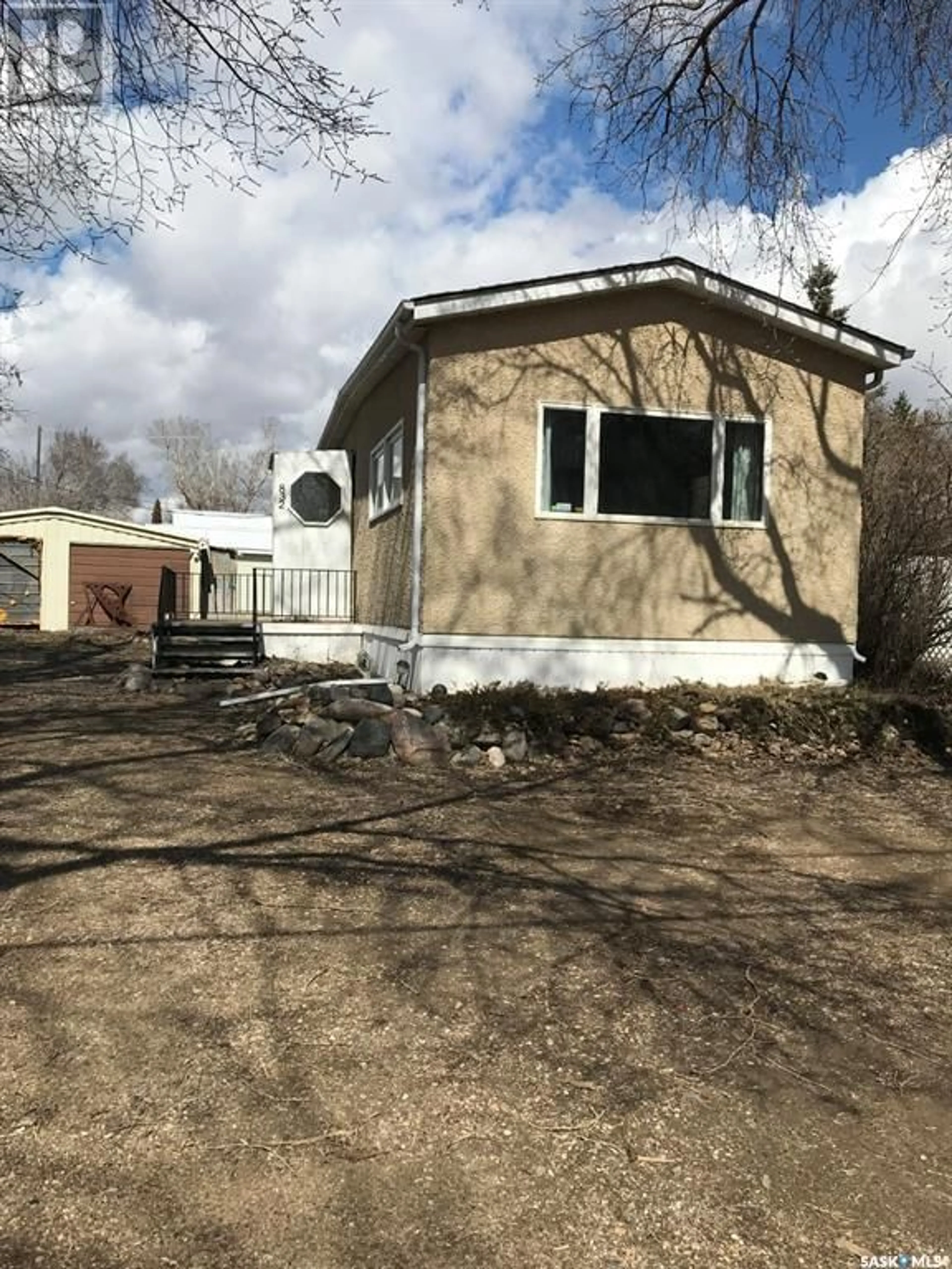 Frontside or backside of a home for 832 Beryl AVENUE, Oxbow Saskatchewan S0C2B0