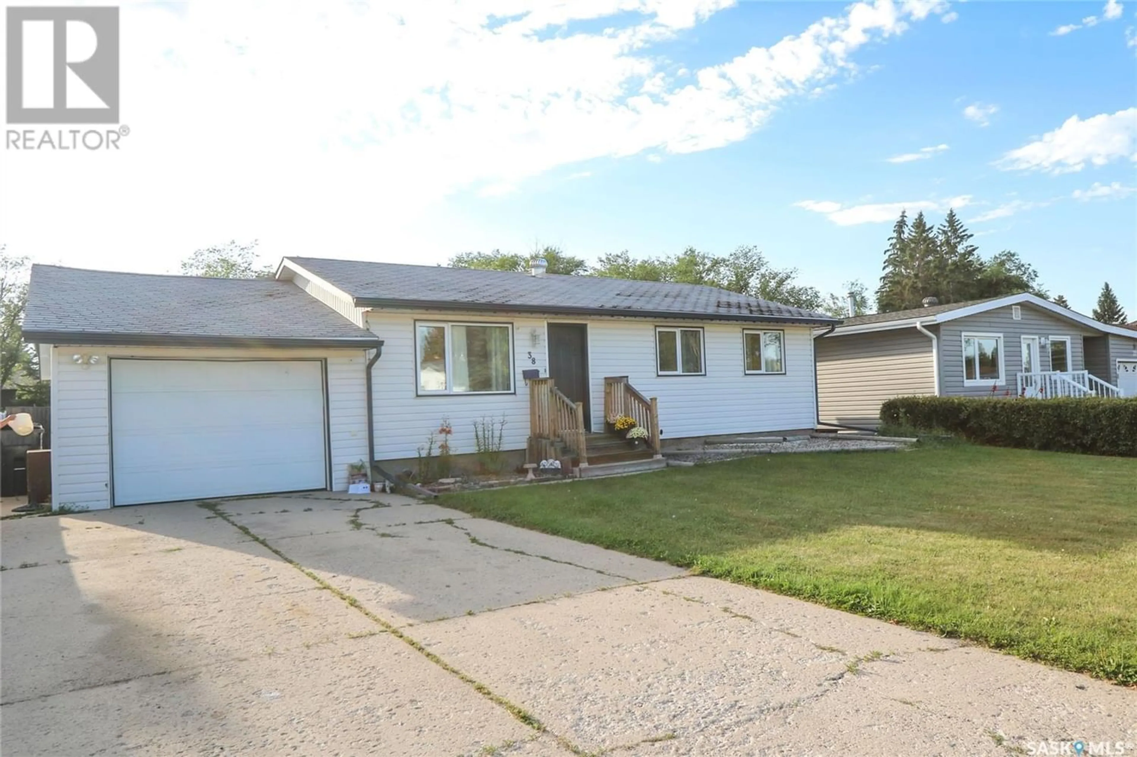Frontside or backside of a home for 38 Redwood DRIVE, Yorkton Saskatchewan S3N2X7