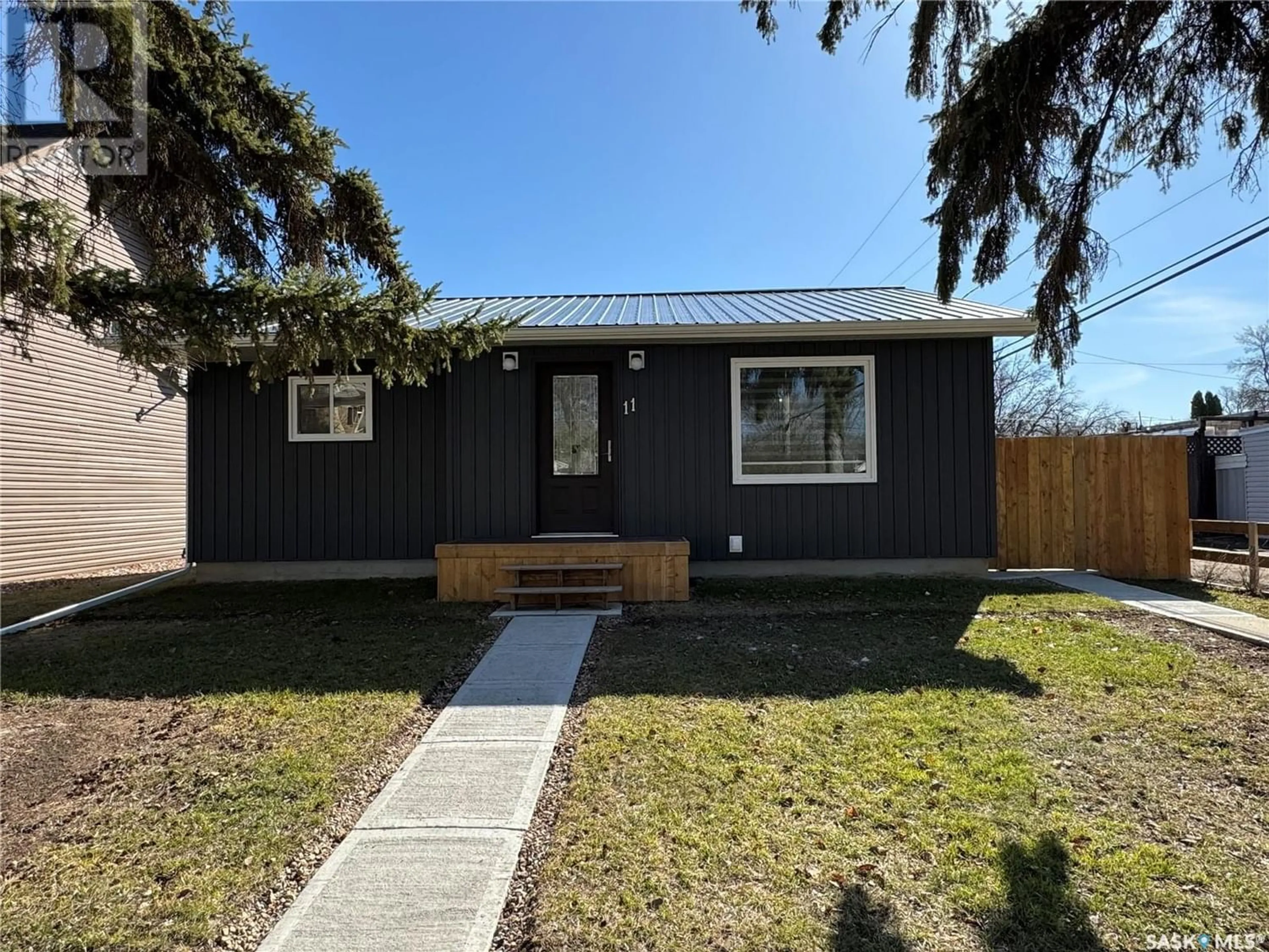 Frontside or backside of a home for 11 Macfarline AVENUE, Yorkton Saskatchewan S3N2C5