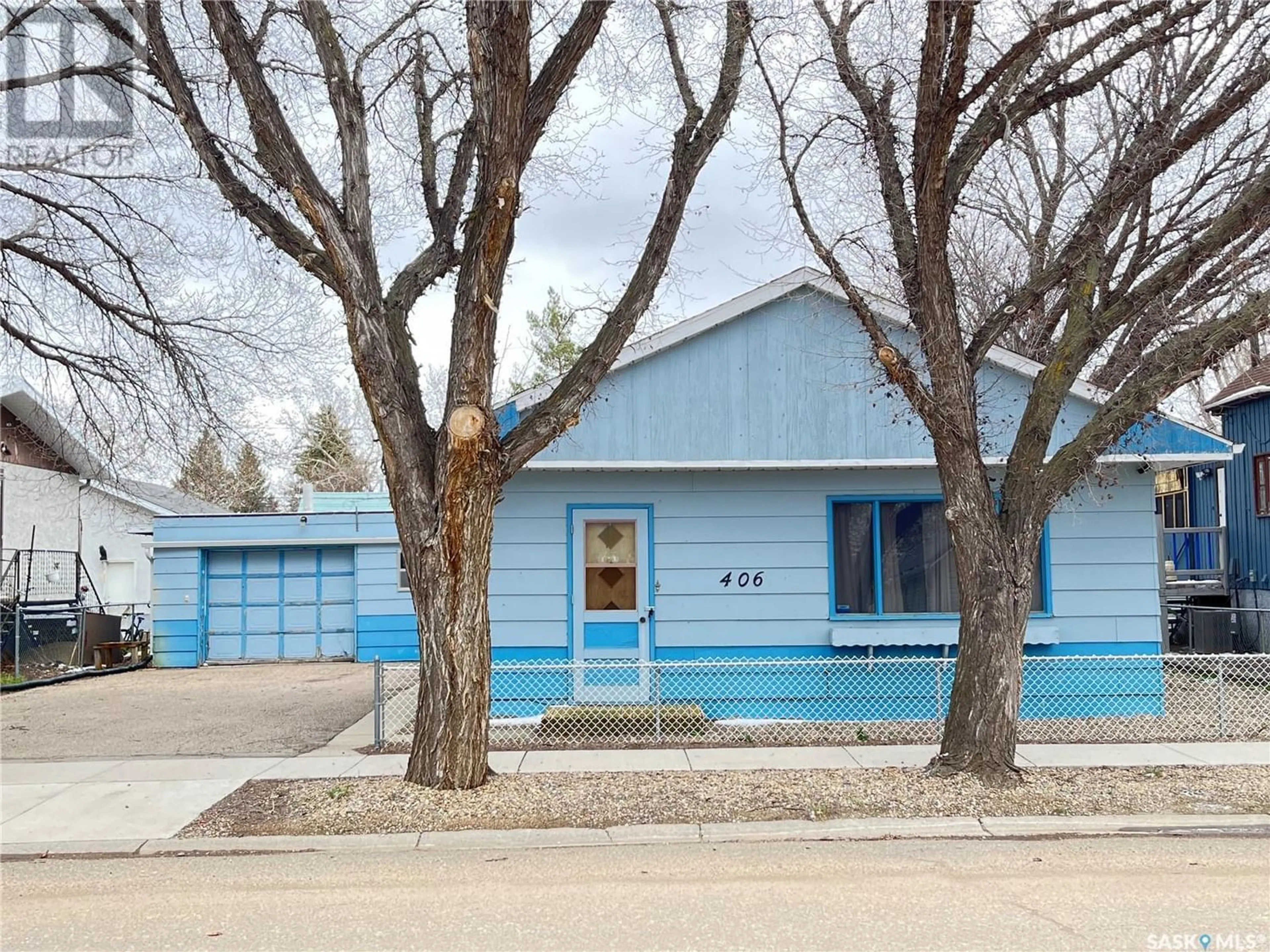 Frontside or backside of a home for 406 Sidney STREET, Maple Creek Saskatchewan S0N1N0