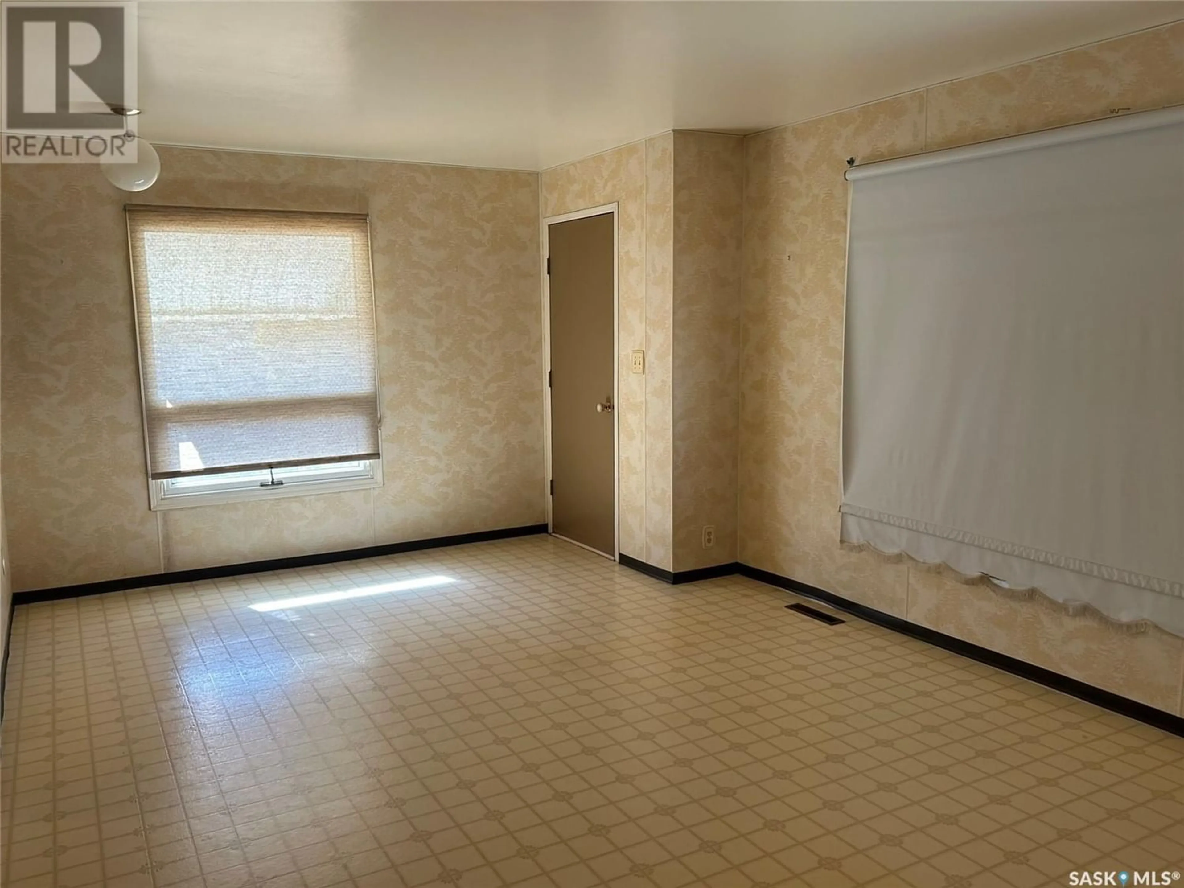 A pic of a room for 821 Main STREET S, Moose Jaw Saskatchewan S6H4W3