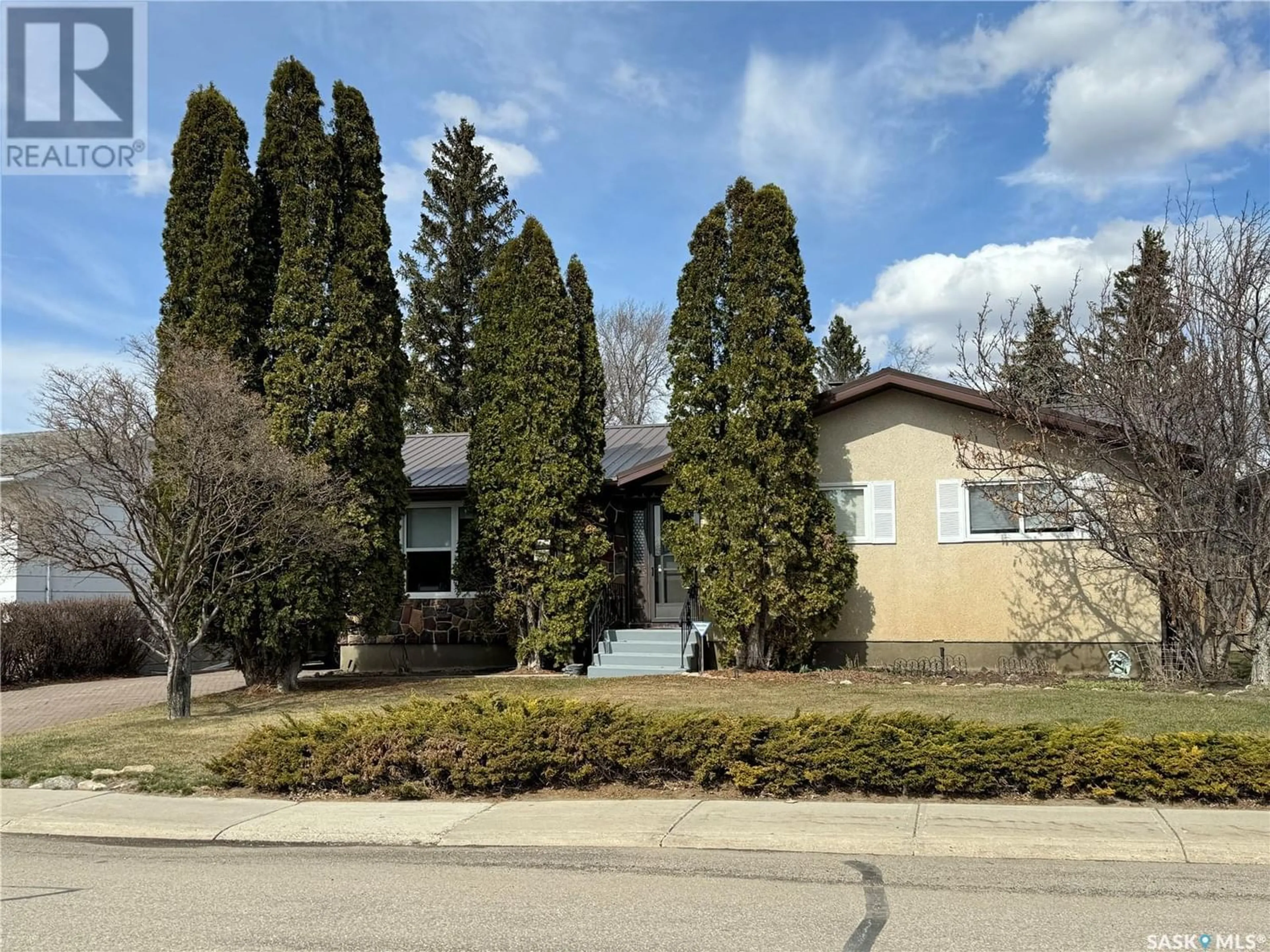 Frontside or backside of a home for 423 4th AVENUE W, Biggar Saskatchewan S0K0M0