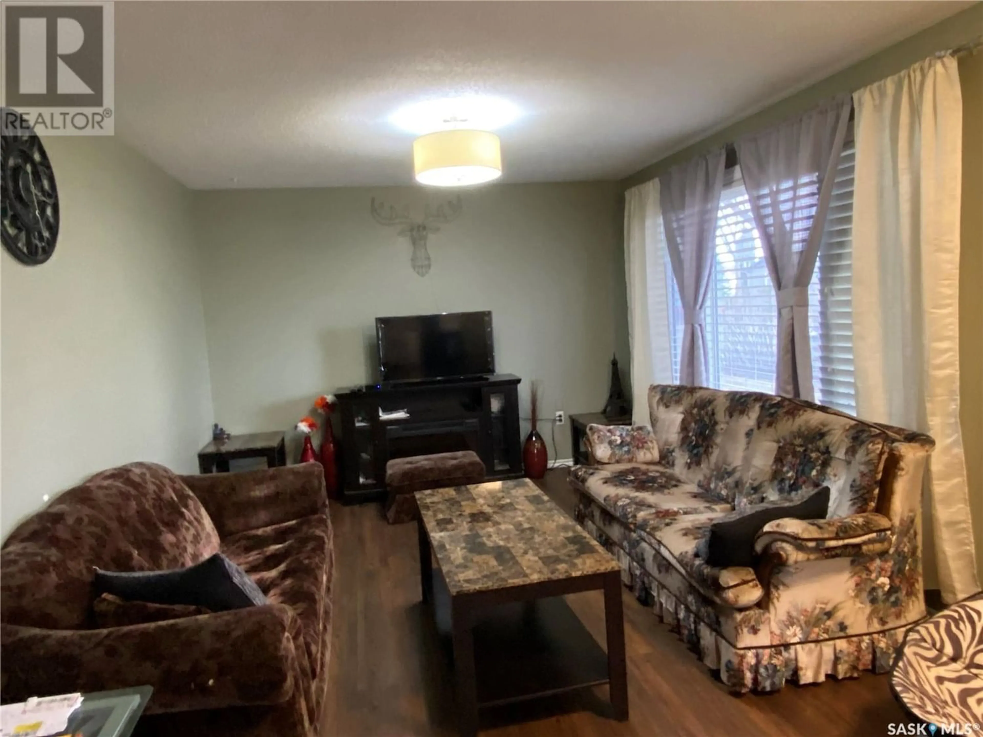 Living room for 182 Maple AVENUE, Yorkton Saskatchewan S3N1W3