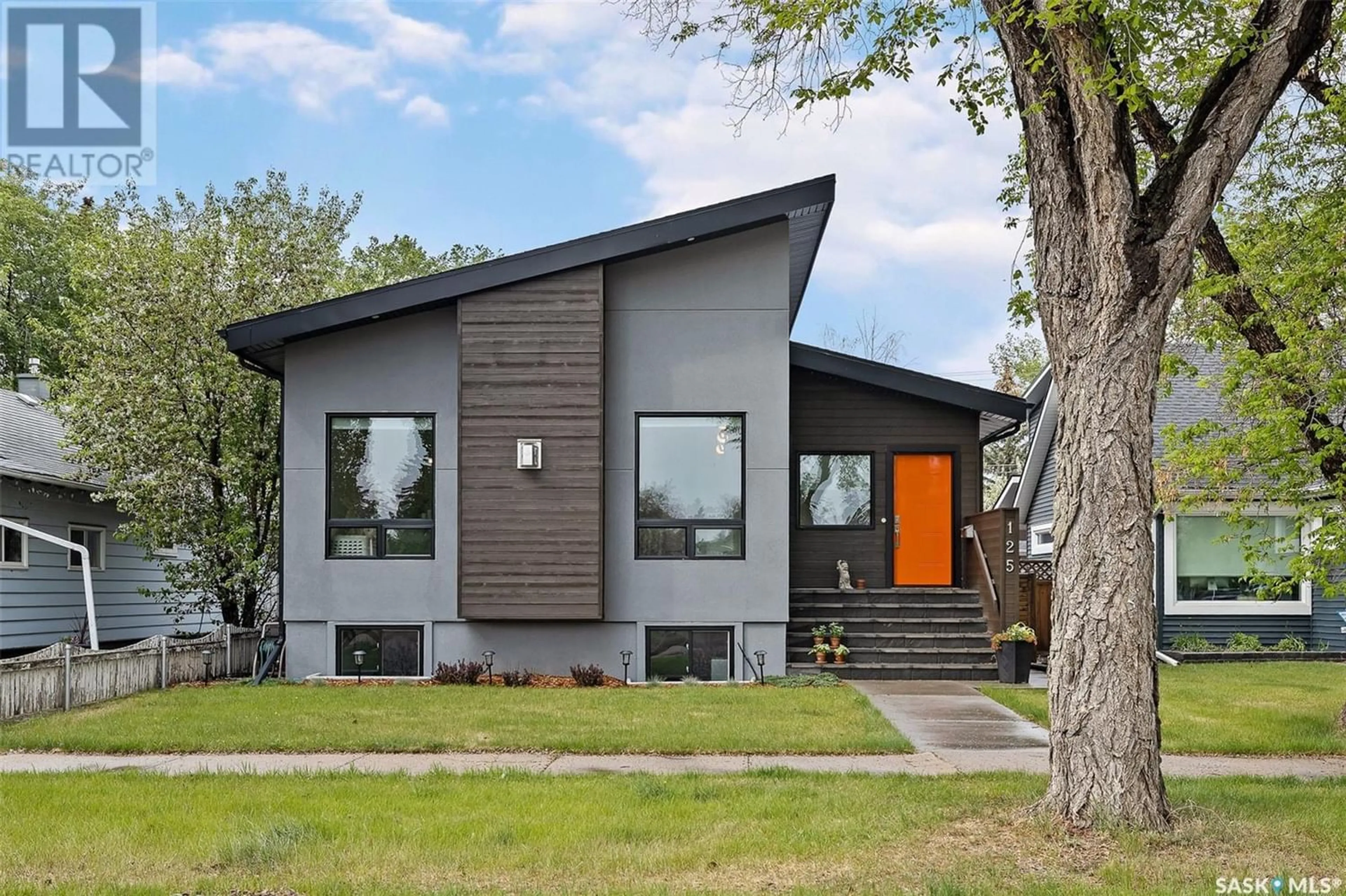Home with vinyl exterior material for 125 Elm STREET E, Saskatoon Saskatchewan S7J0G7