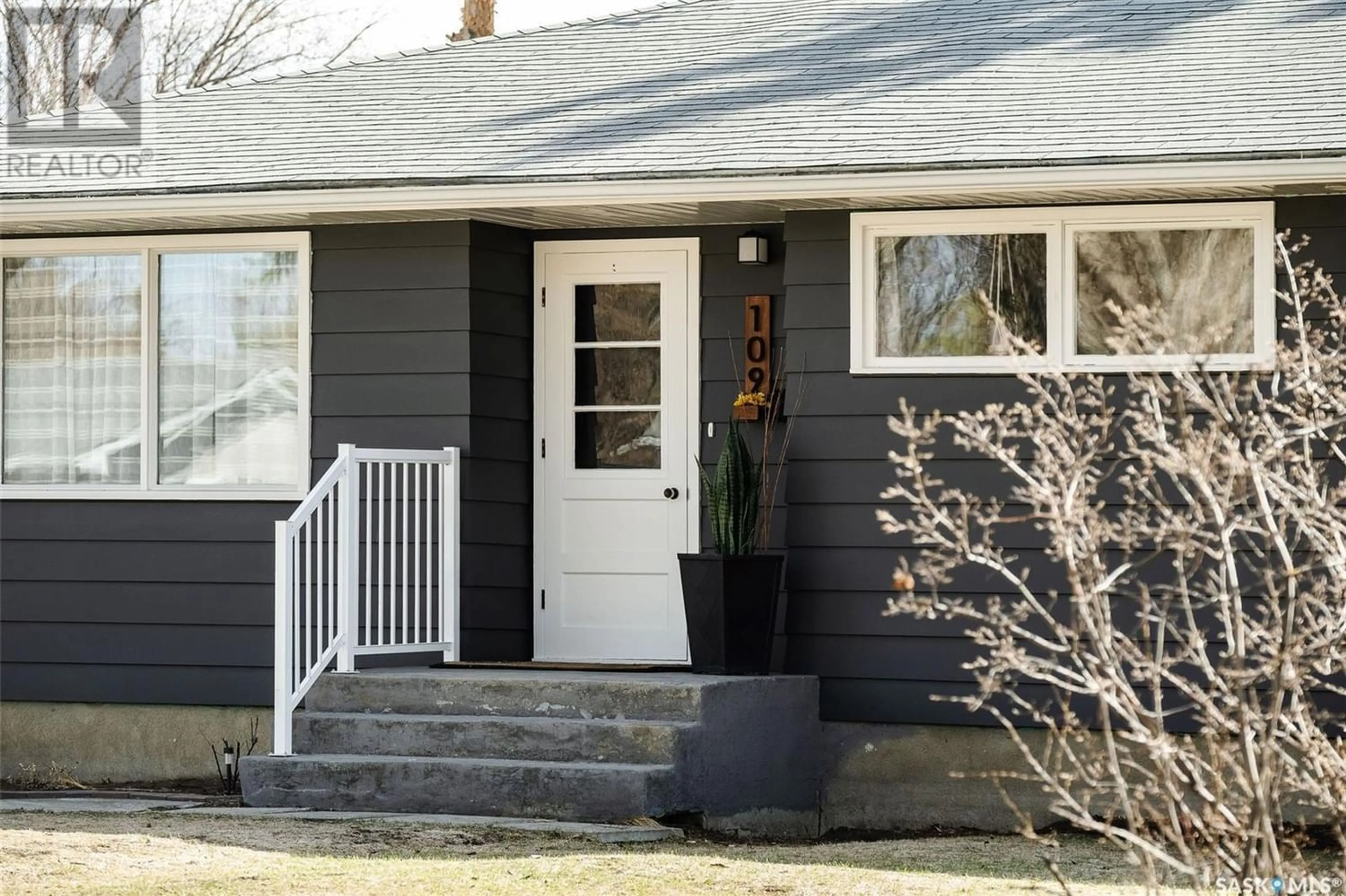 Home with vinyl exterior material for 109 McKee CRESCENT, Regina Saskatchewan S4S5N7