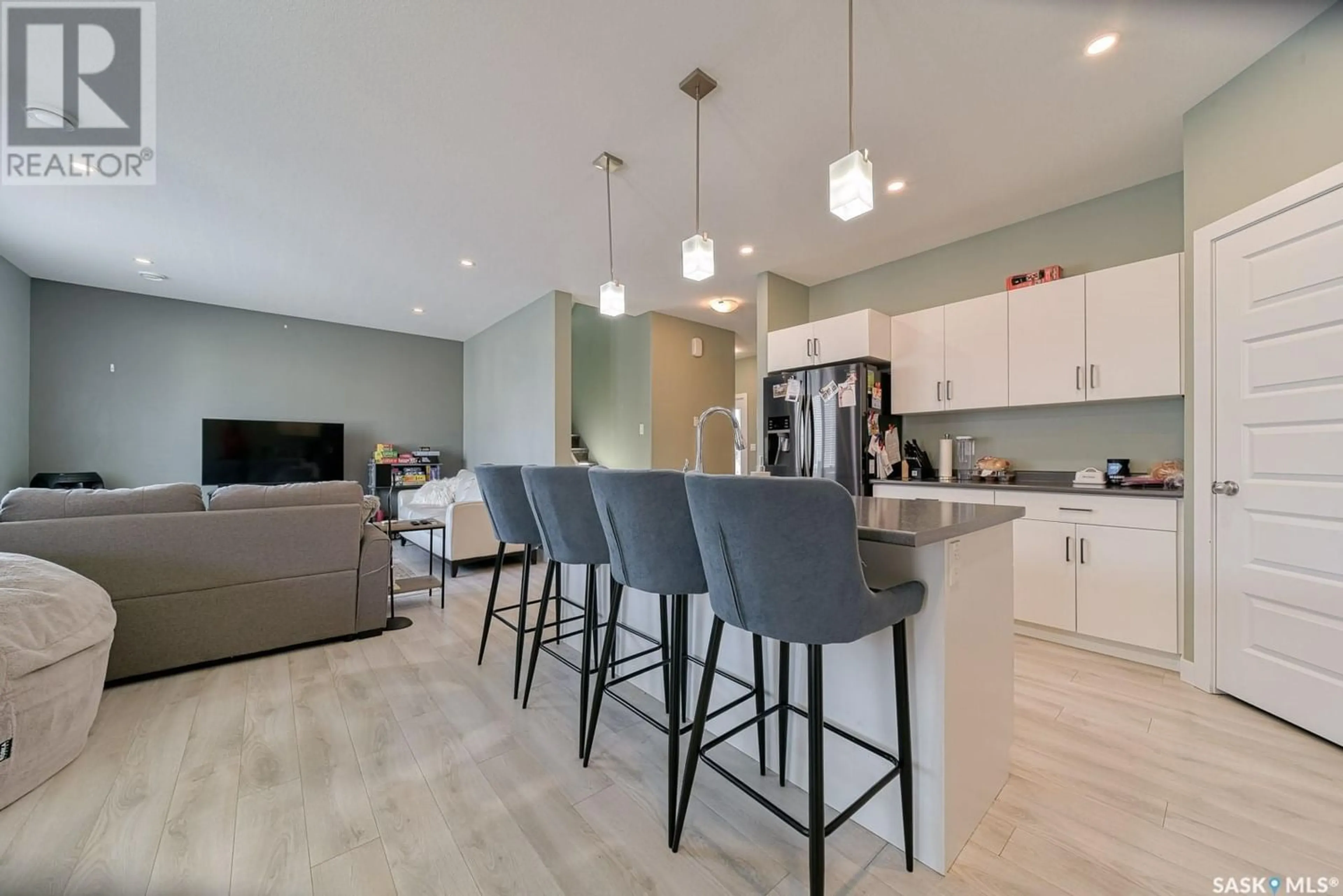 Contemporary kitchen for 4329 Wakeling STREET, Regina Saskatchewan S4W0L7