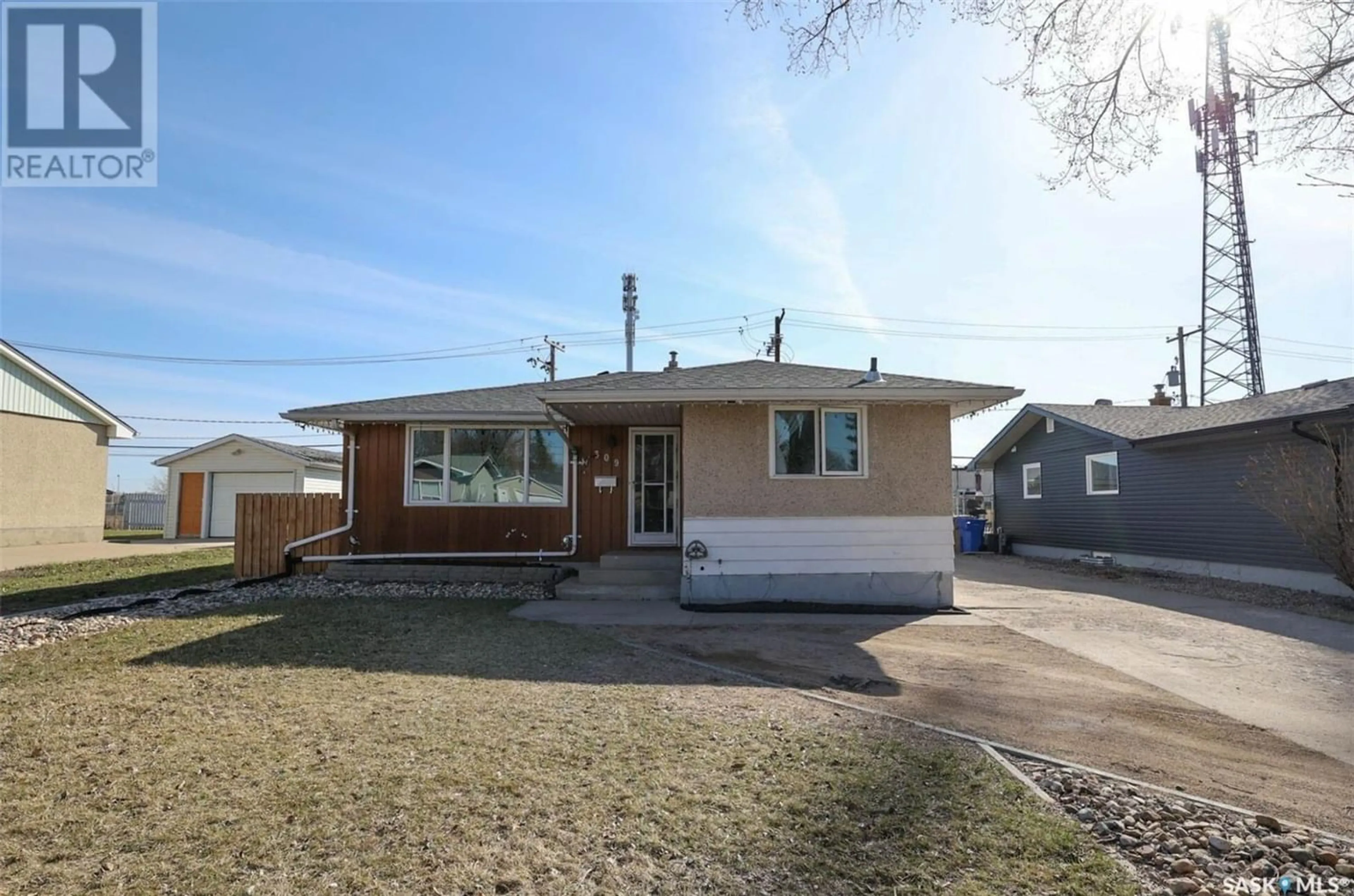 Frontside or backside of a home for 309 COLDWELL ROAD, Regina Saskatchewan S4R4L4