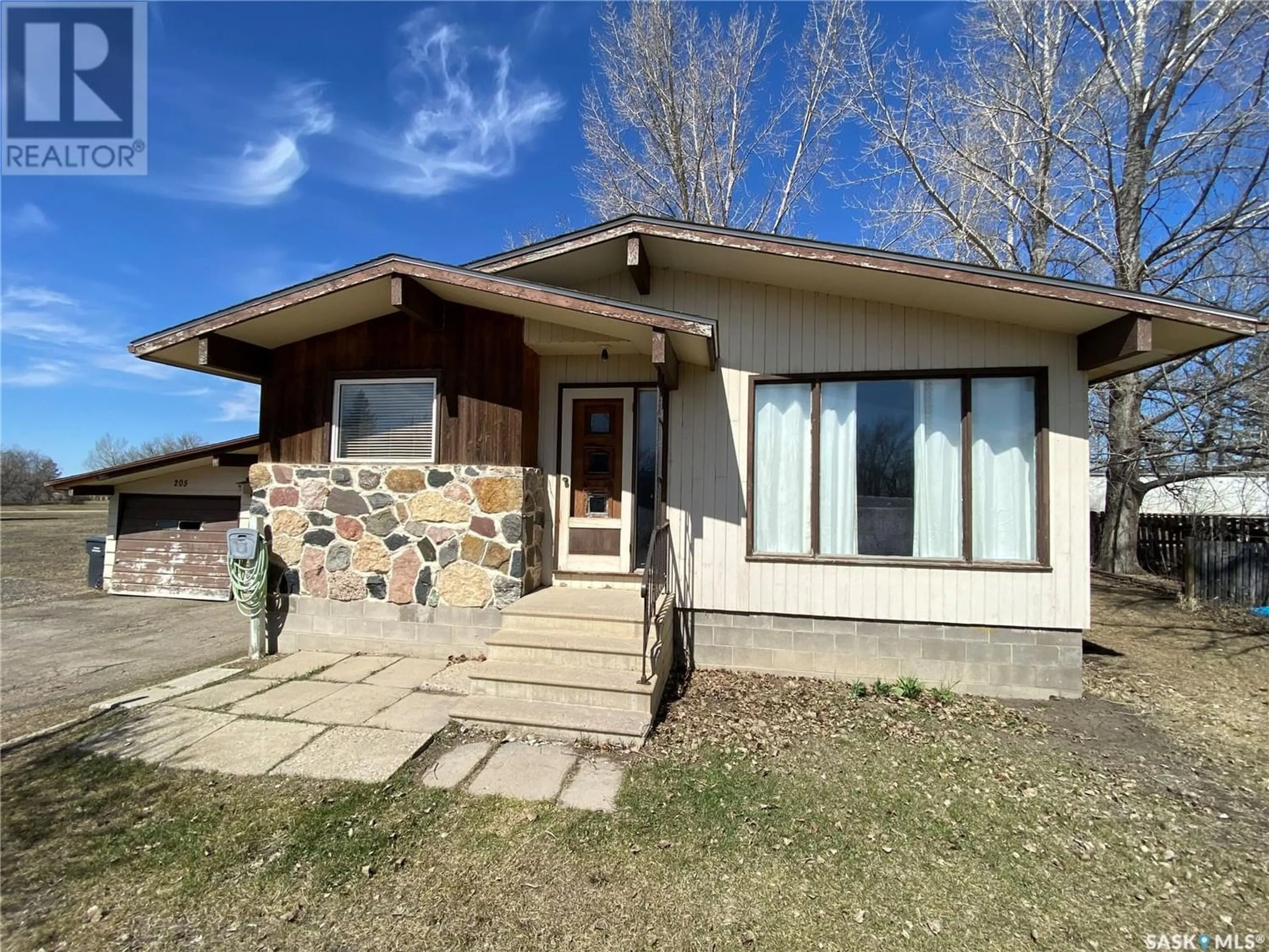 Frontside or backside of a home for 205 York ROAD W, Yorkton Saskatchewan S3N3N5