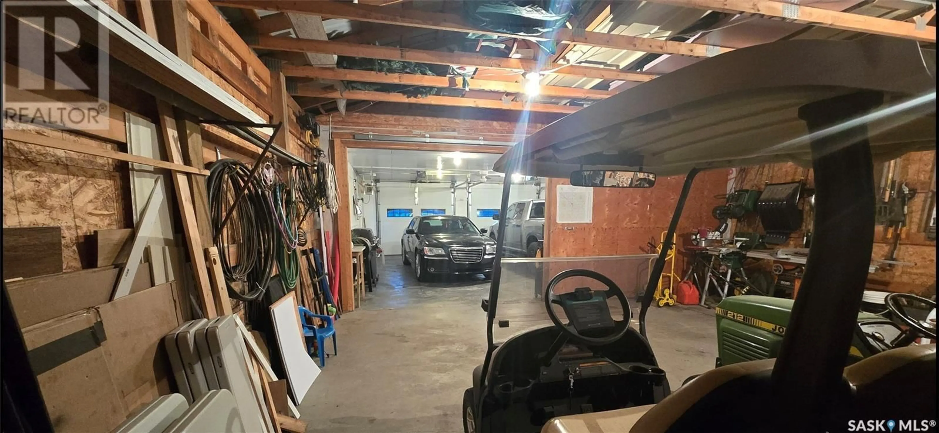 Indoor garage for 105 Government ROAD, Stoughton Saskatchewan S0G4T0