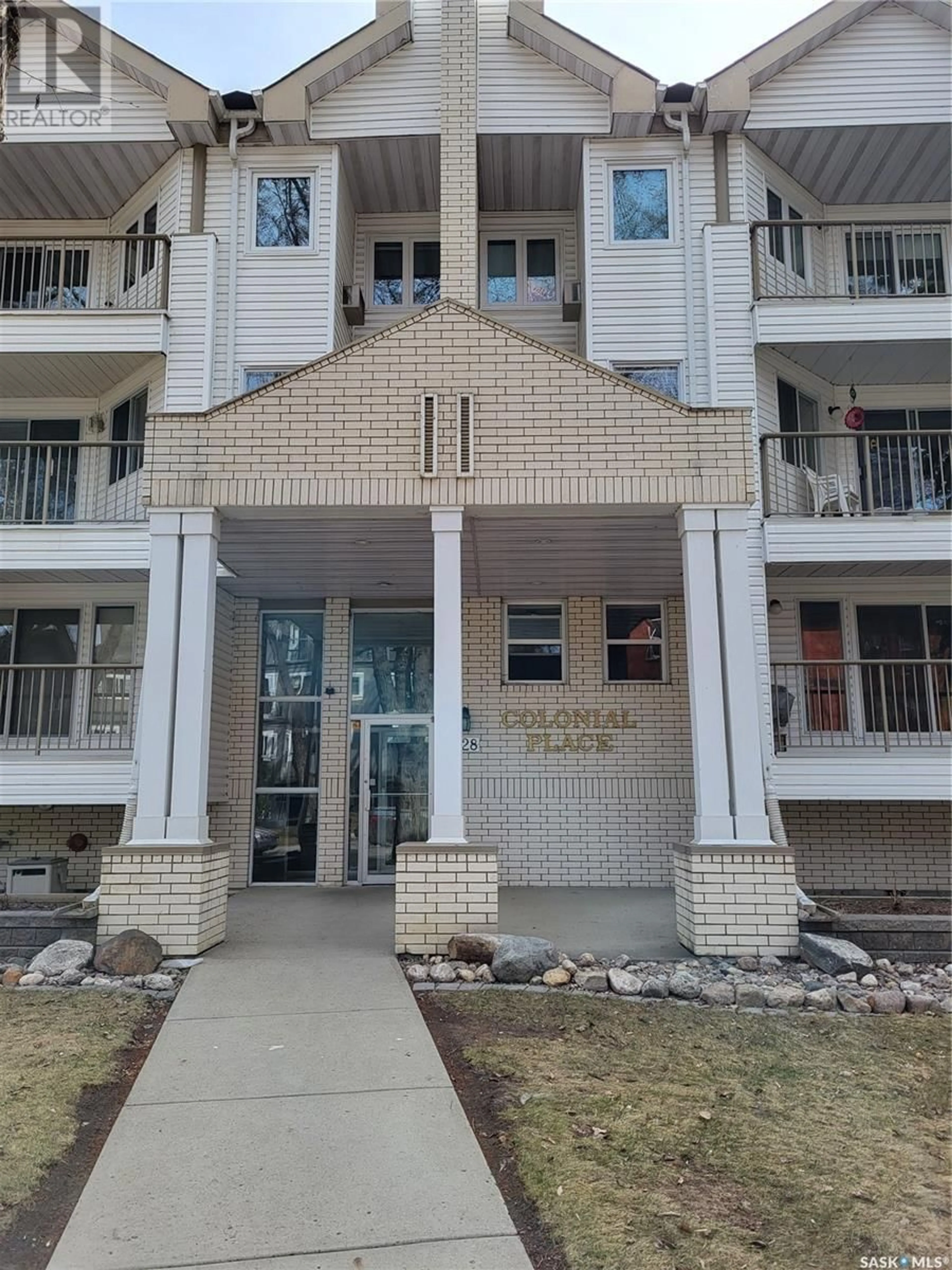 A pic from exterior of the house or condo for 204 428 4th AVENUE N, Saskatoon Saskatchewan S7K2M3