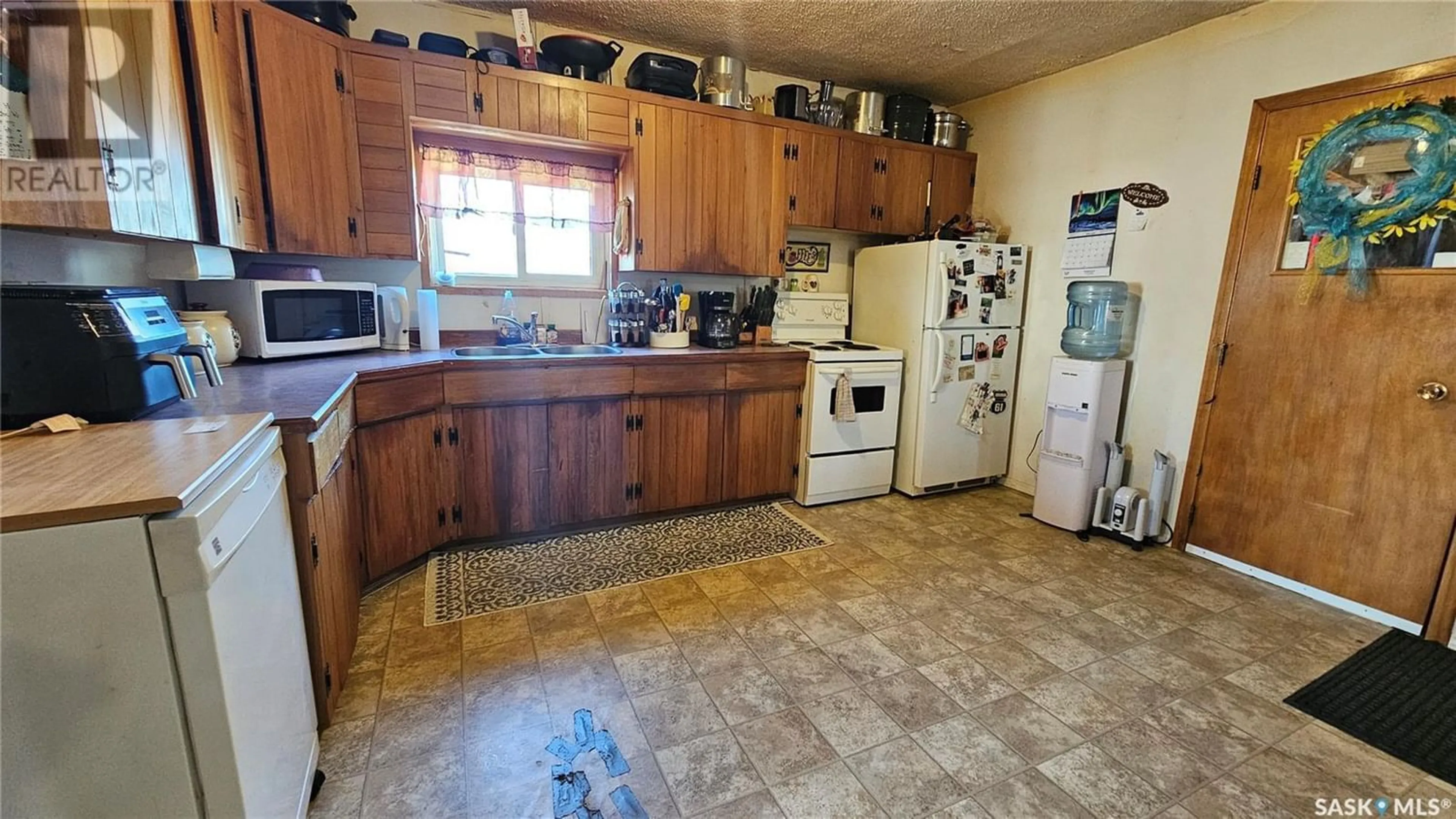 Kitchen for 407 1st STREET S, Cabri Saskatchewan S0N0J0