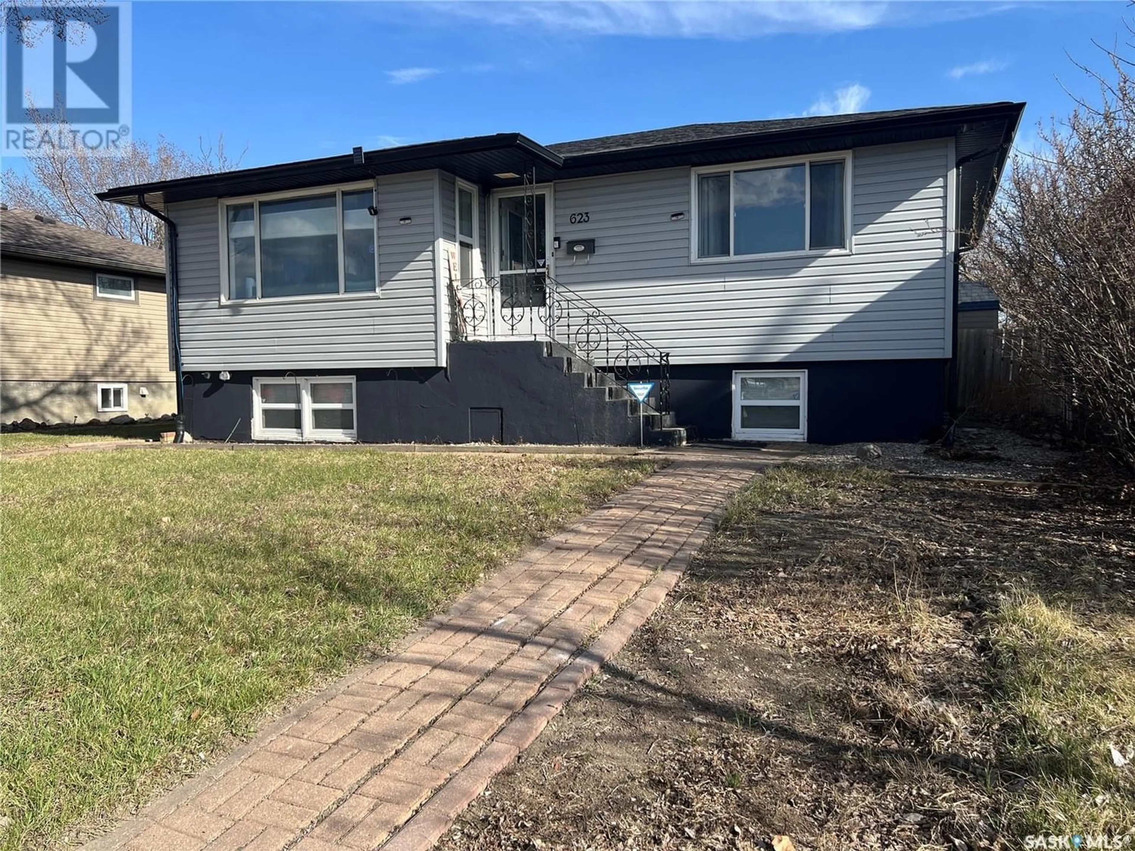 Frontside or backside of a home for 623 COLLEGE AVENUE E, Regina Saskatchewan S4N0W3