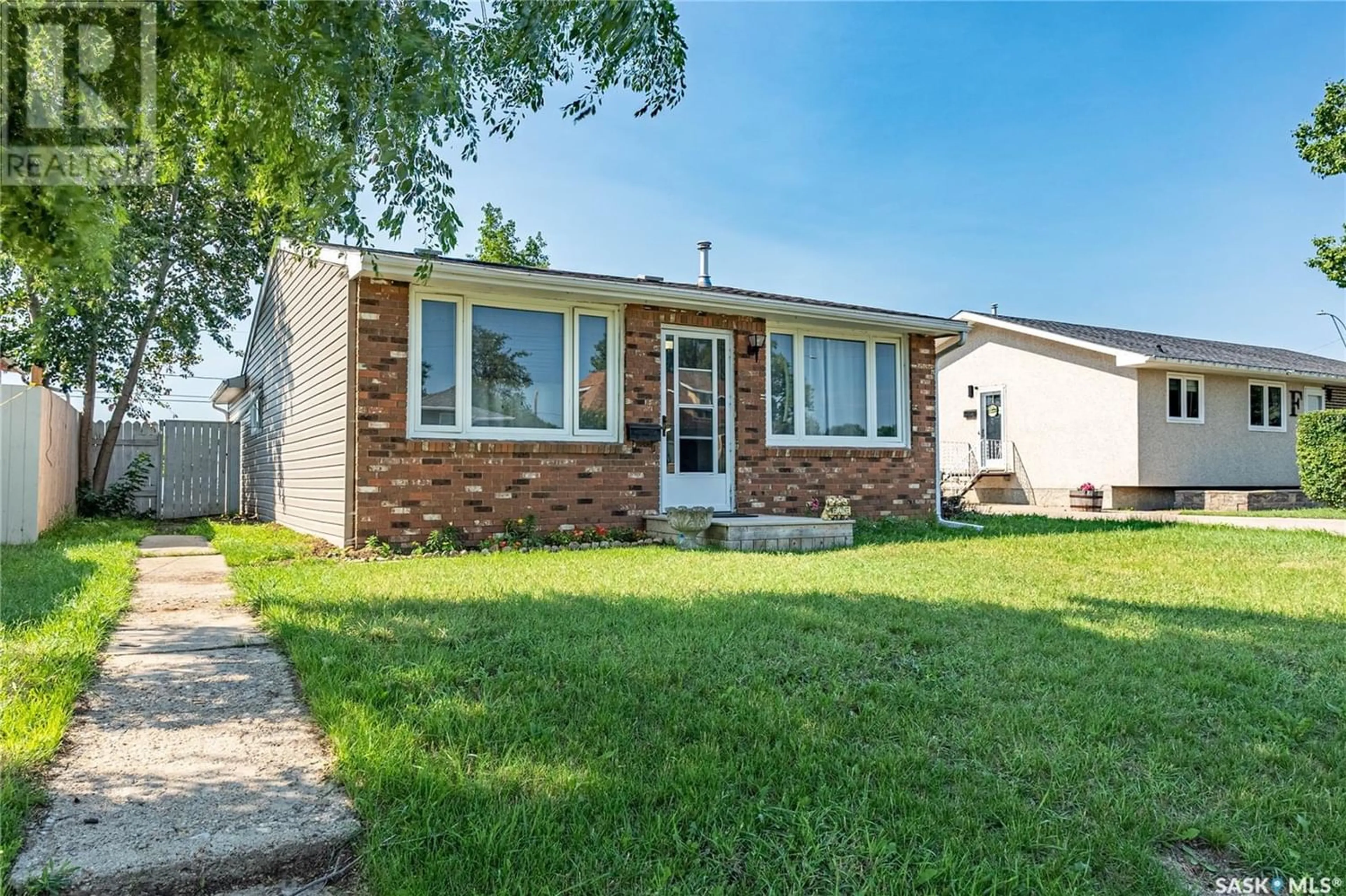 Home with brick exterior material for 1007 Ominica STREET E, Moose Jaw Saskatchewan S6H0J4