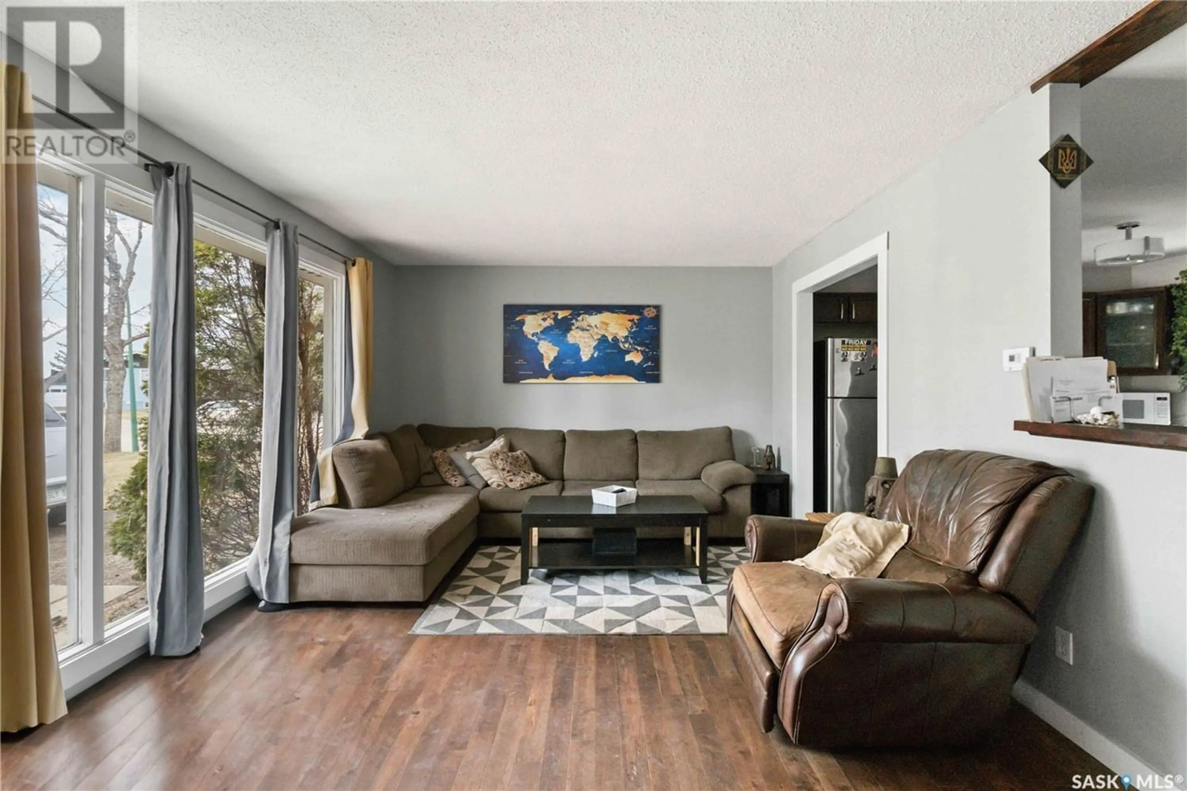 Living room for 120 McMaster CRESCENT, Saskatoon Saskatchewan S7H4E2