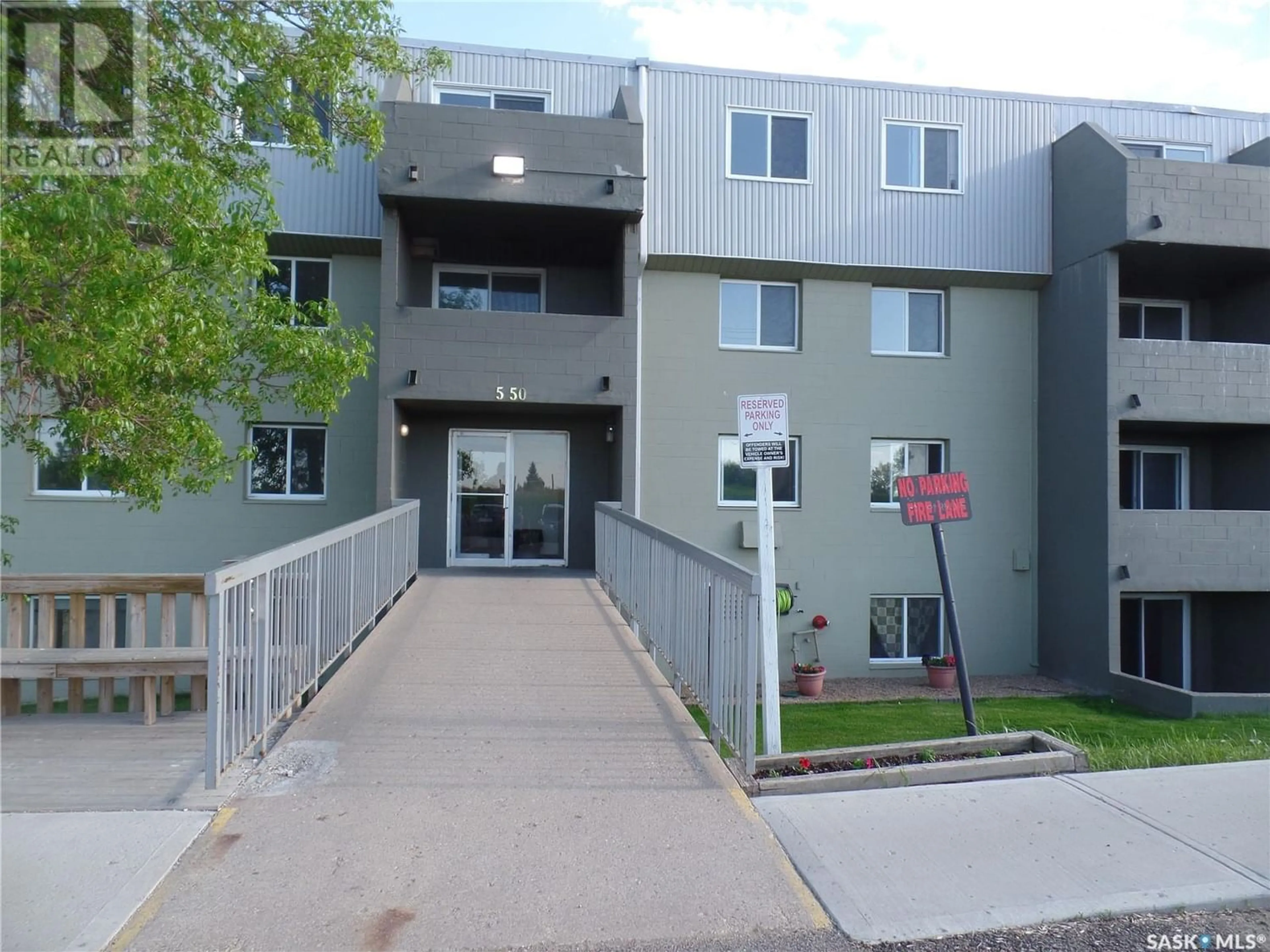 Outside view for 106 550 Laurier STREET, Moose Jaw Saskatchewan S6H6X6