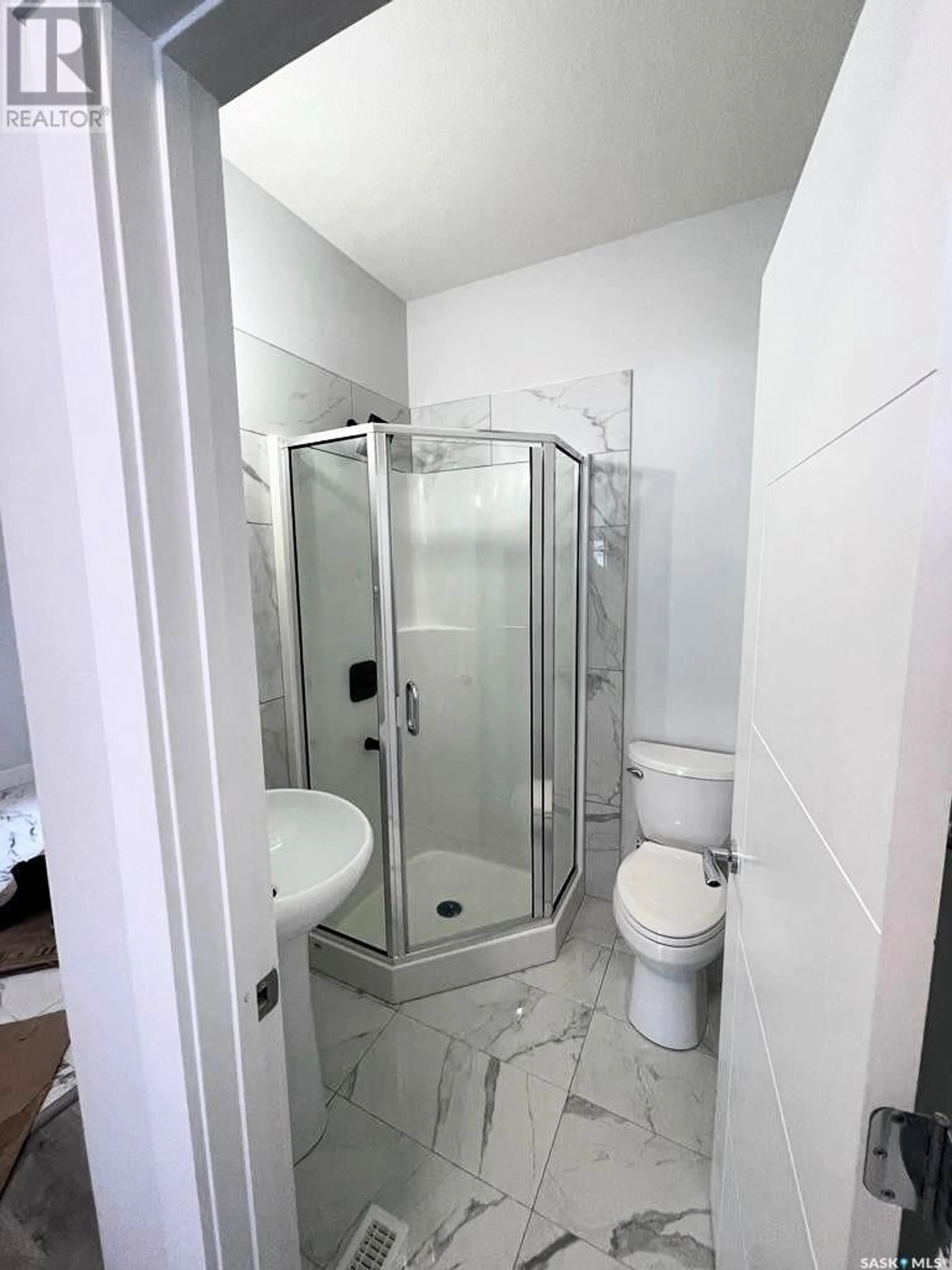 Standard bathroom for 547 Kalra STREET, Saskatoon Saskatchewan S7W1E8