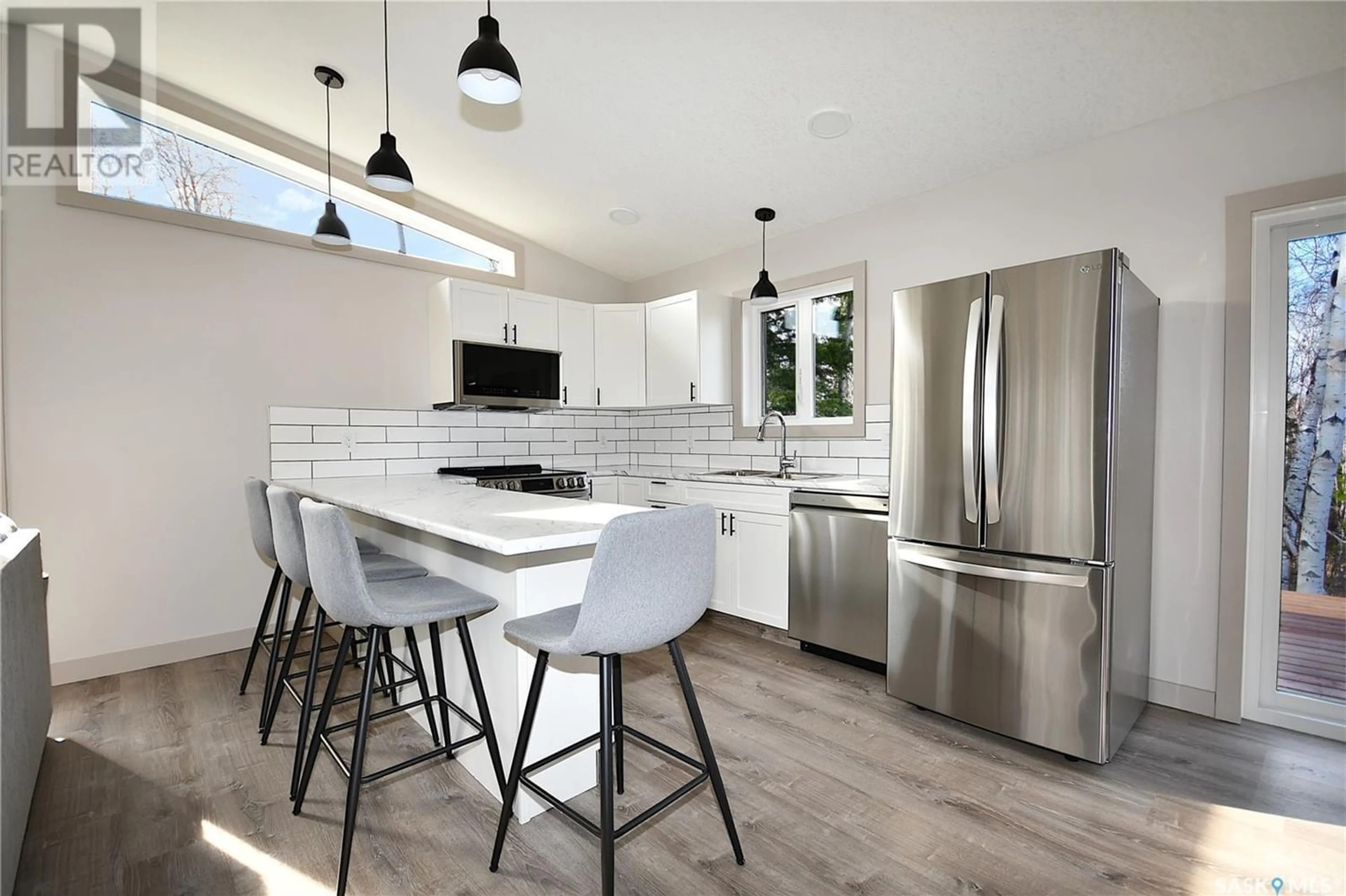 Contemporary kitchen for 14 Sunset Cove, Cowan Lake Saskatchewan S0J0E0