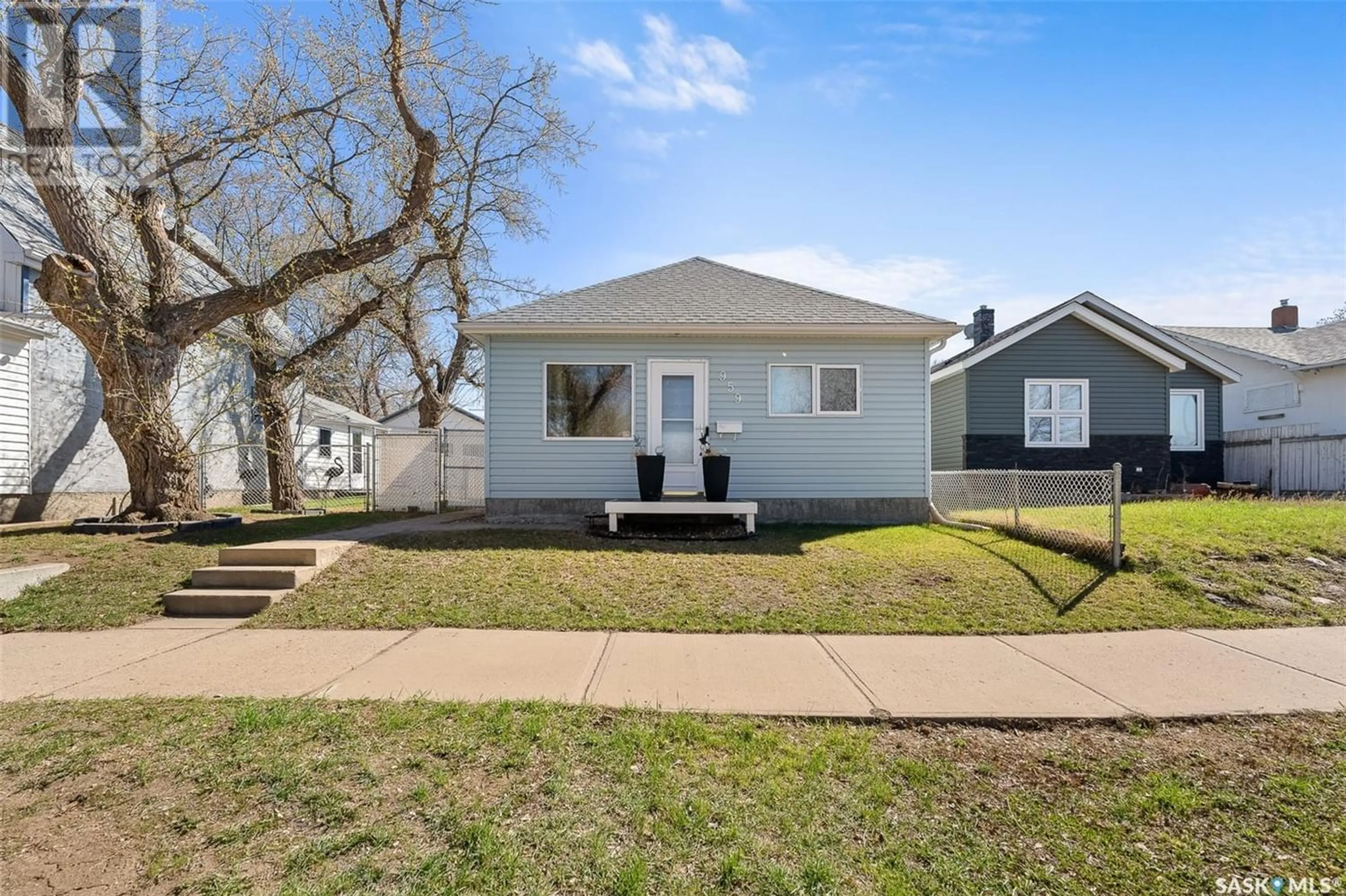 Frontside or backside of a home for 959 Iroquois STREET W, Moose Jaw Saskatchewan S6H5B5