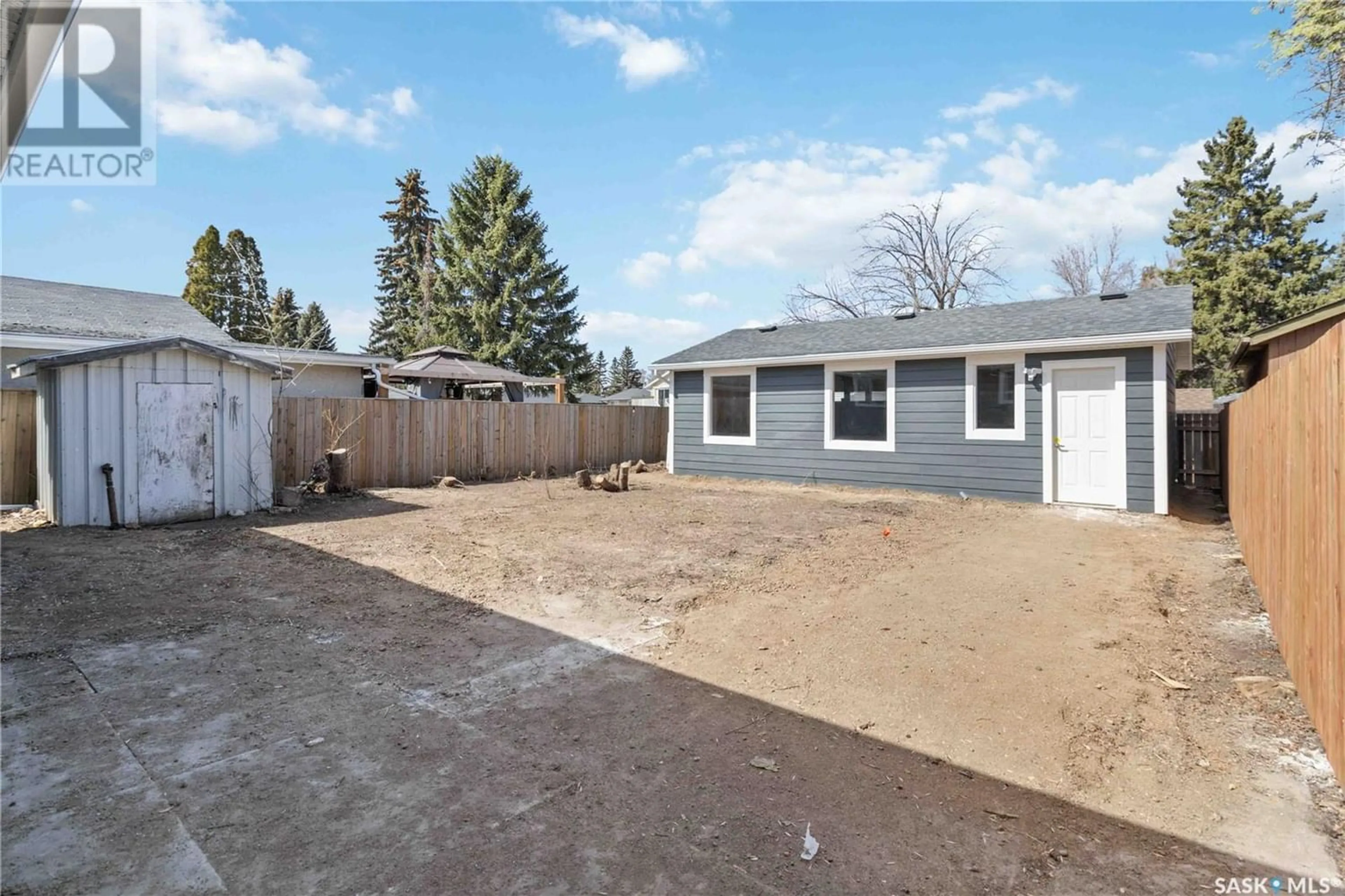 Fenced yard for 217 Waterloo CRESCENT, Saskatoon Saskatchewan S7H4G4