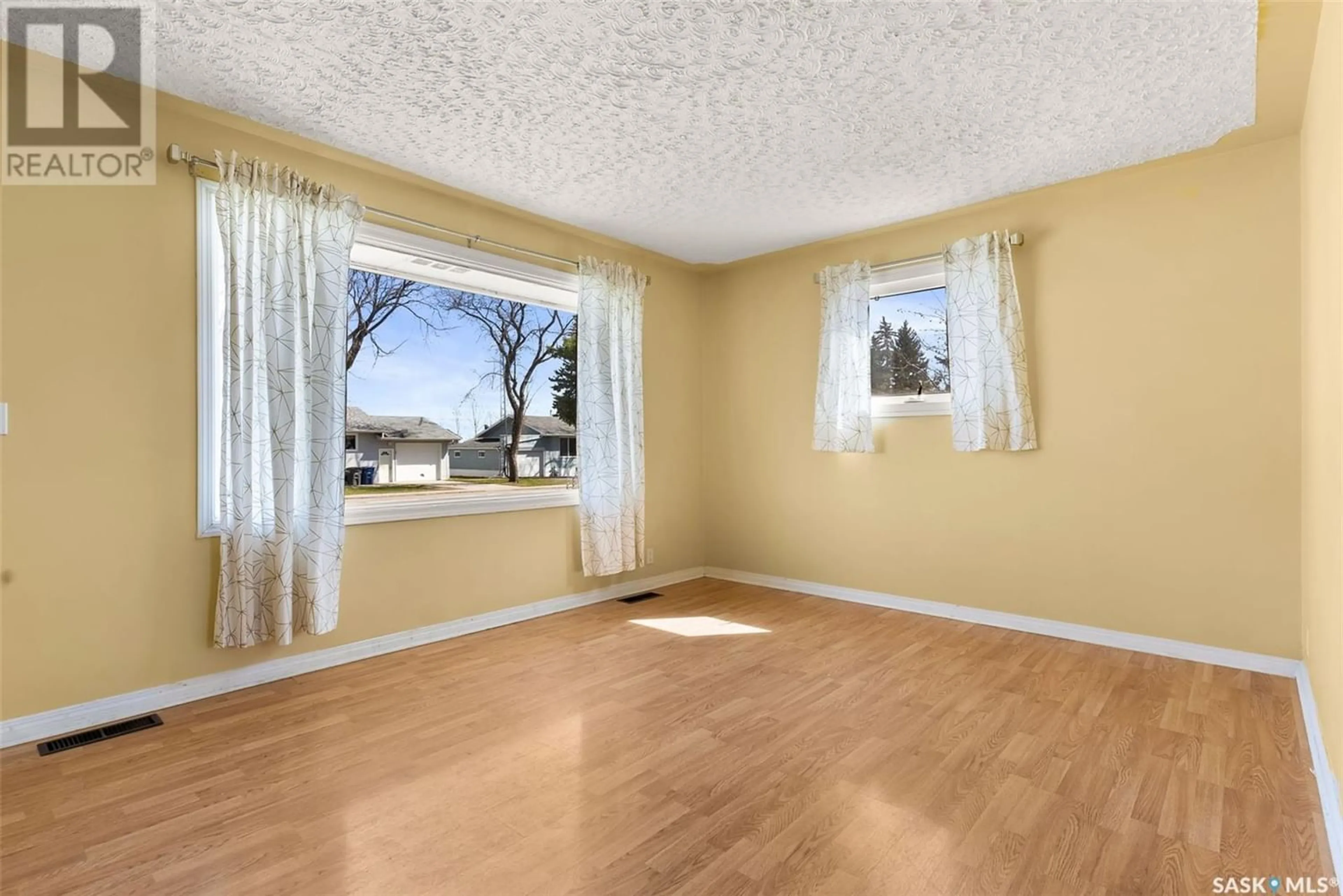 A pic of a room for 126 2nd AVENUE E, Montmartre Saskatchewan S0G3M0