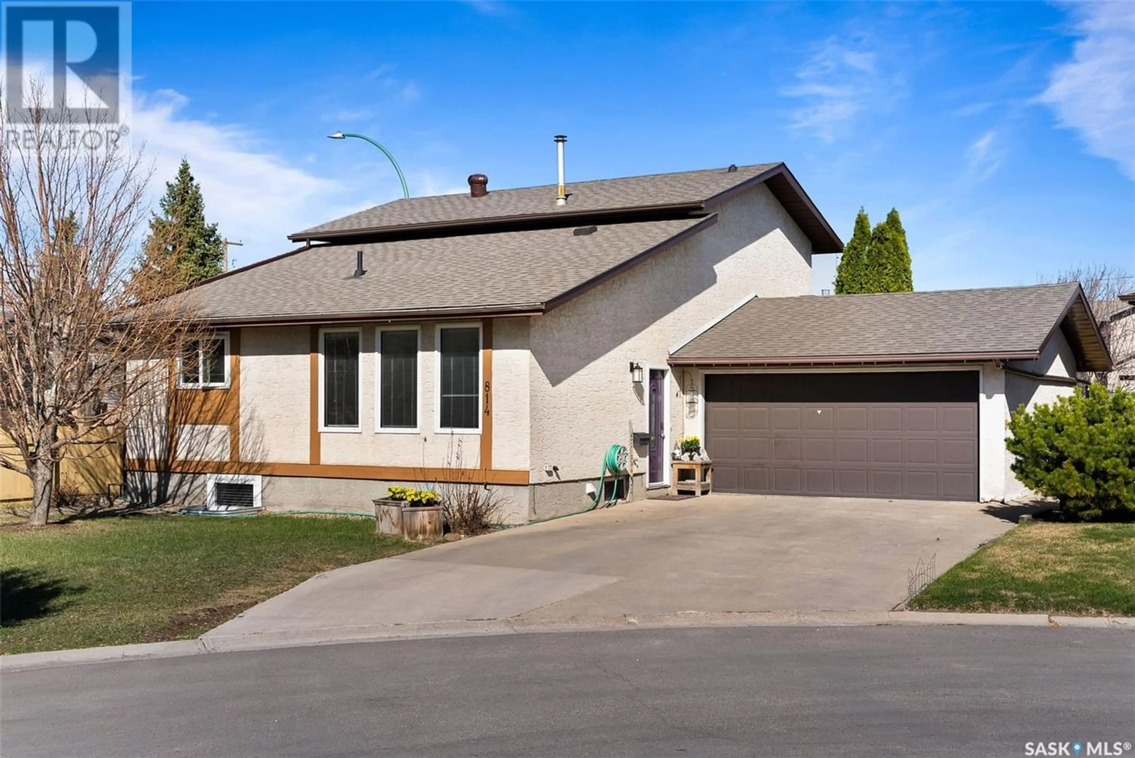 Frontside or backside of a home for 814 Bennett BAY N, Regina Saskatchewan S4X2E6
