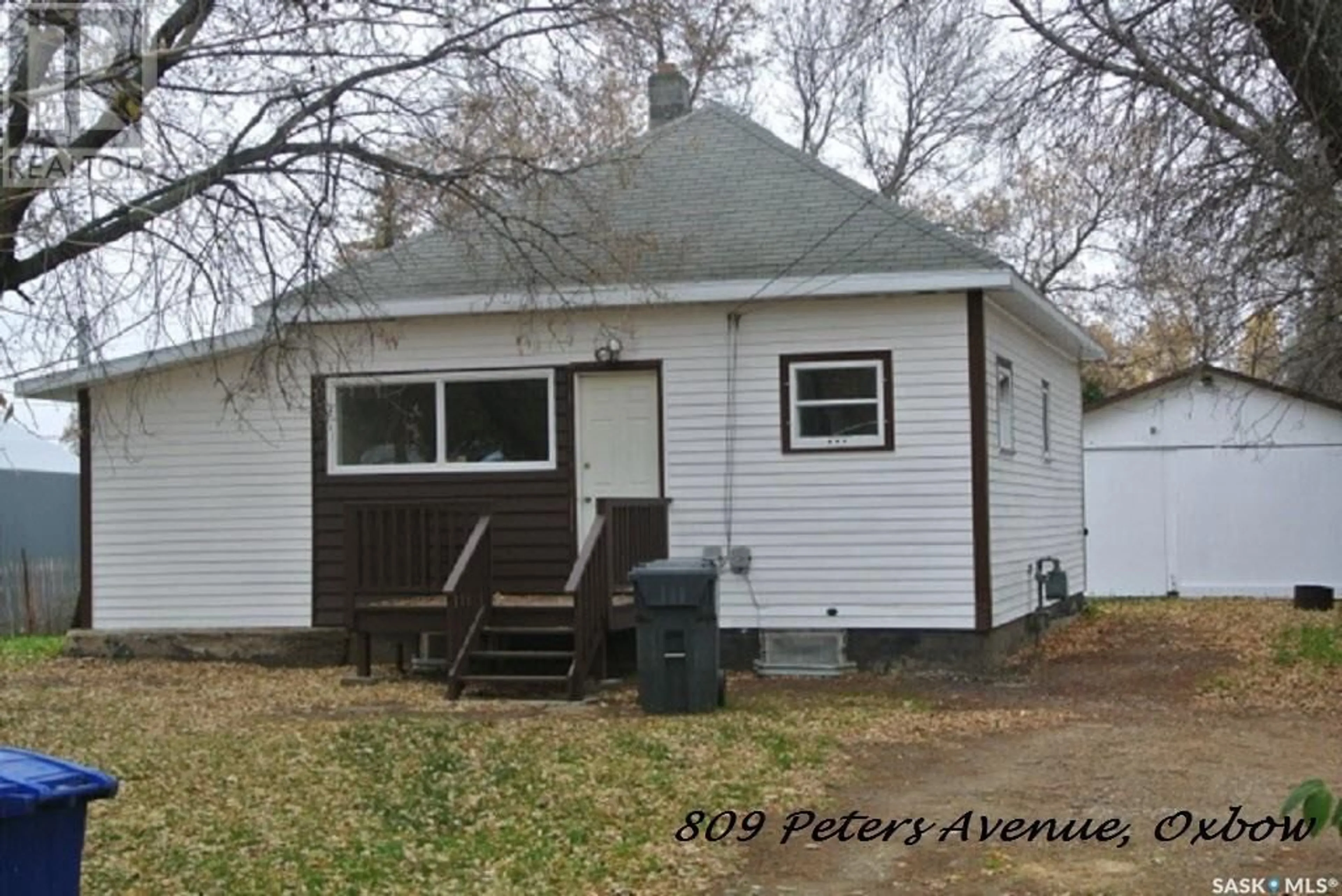 Frontside or backside of a home for 809 Peters AVENUE, Oxbow Saskatchewan S0C2B0