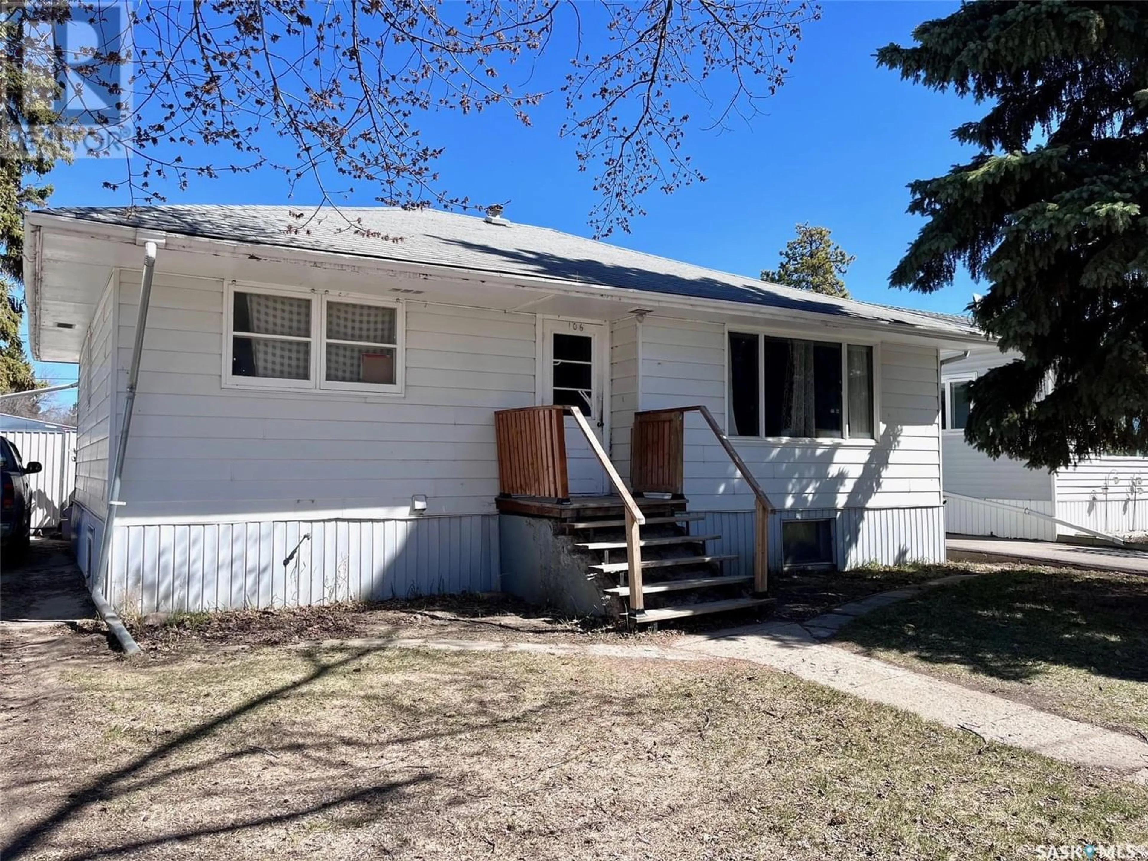 Frontside or backside of a home for 106 Stovel AVENUE W, Melfort Saskatchewan S0E1A0
