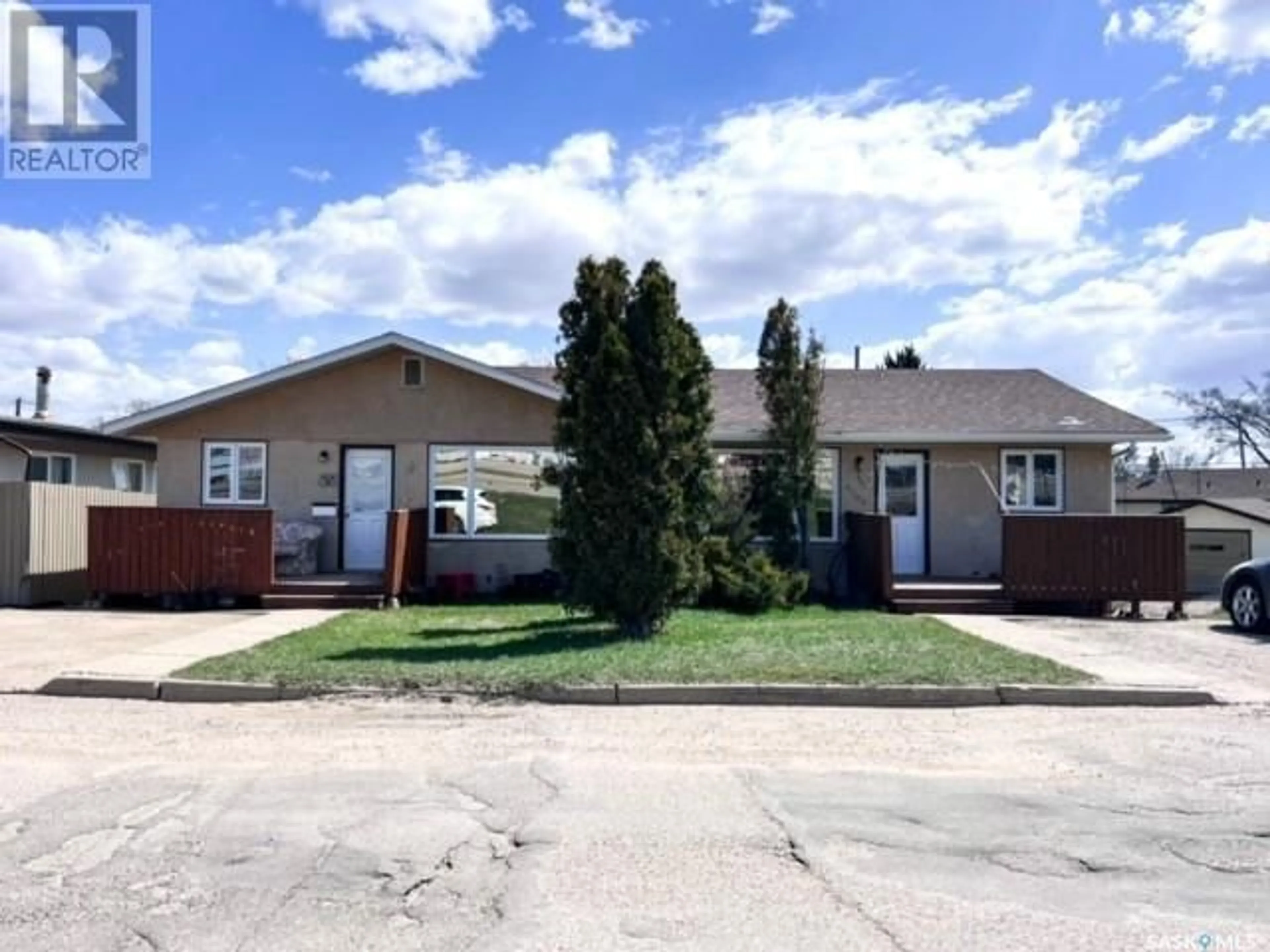 Frontside or backside of a home for 410 Begg STREET W, Swift Current Saskatchewan S9H0K1
