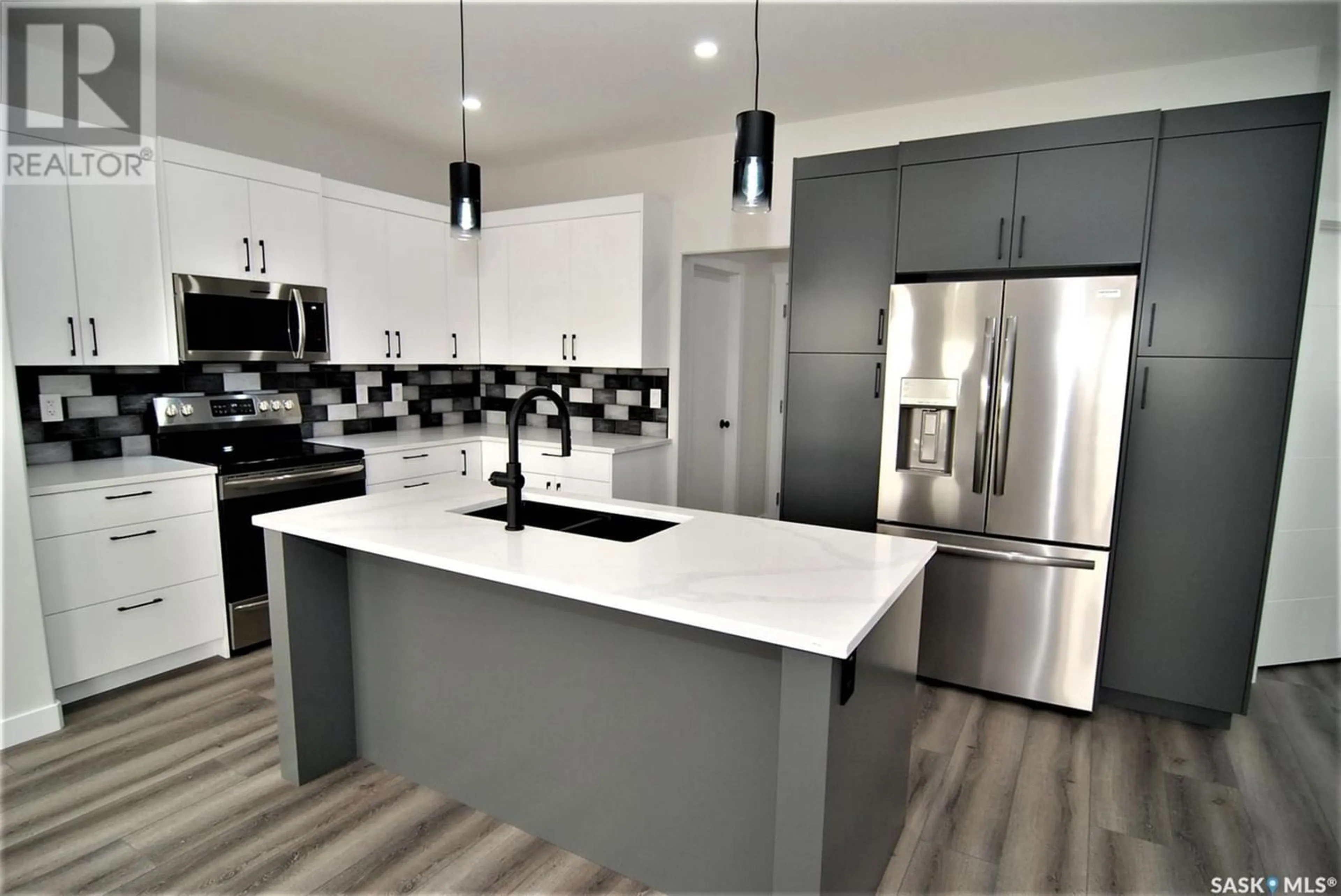 Contemporary kitchen for 171 Schmeiser LANE, Saskatoon Saskatchewan S7V0N3