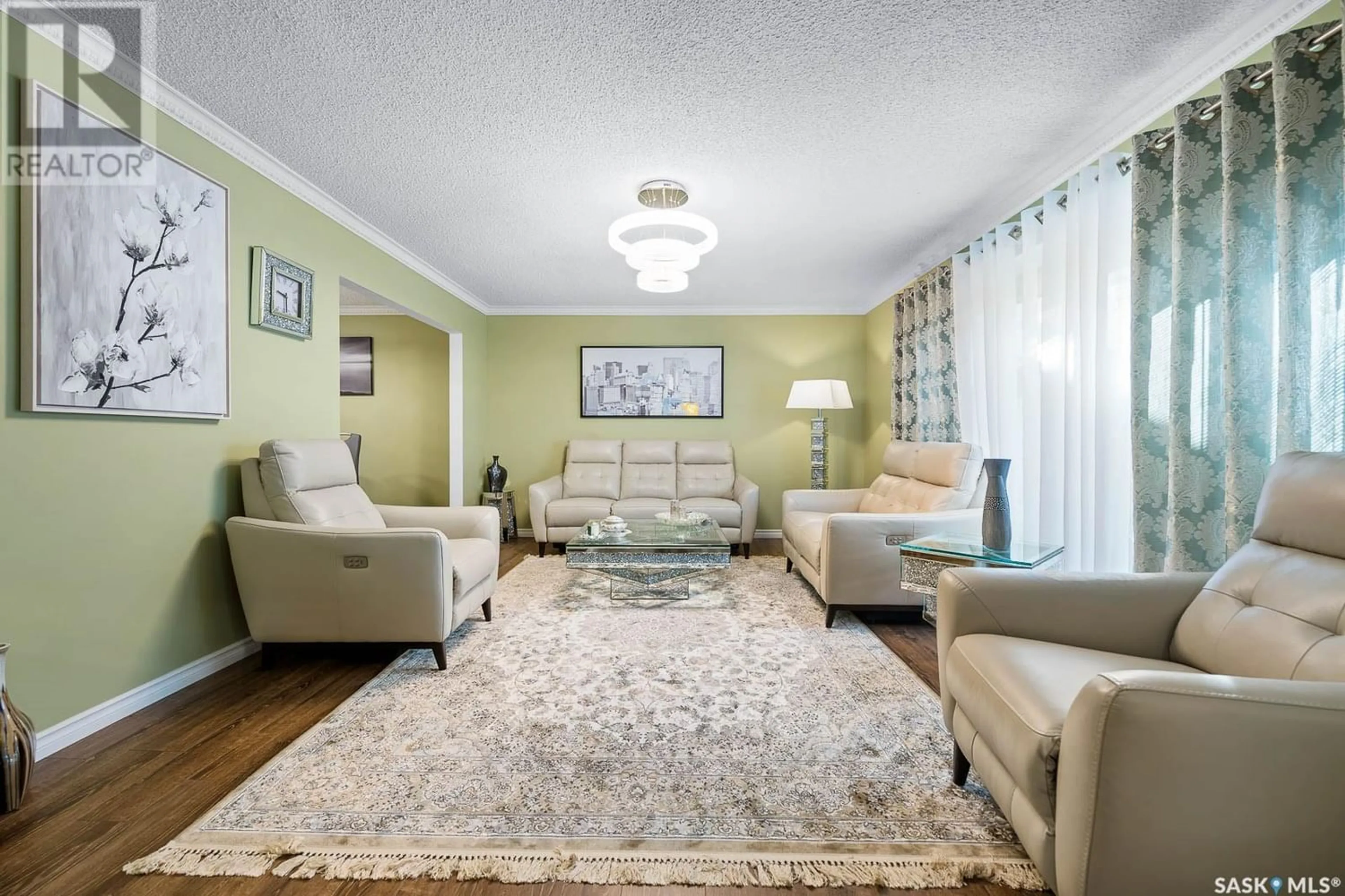 Living room for 90 Groome AVENUE, Regina Saskatchewan S4S6S4