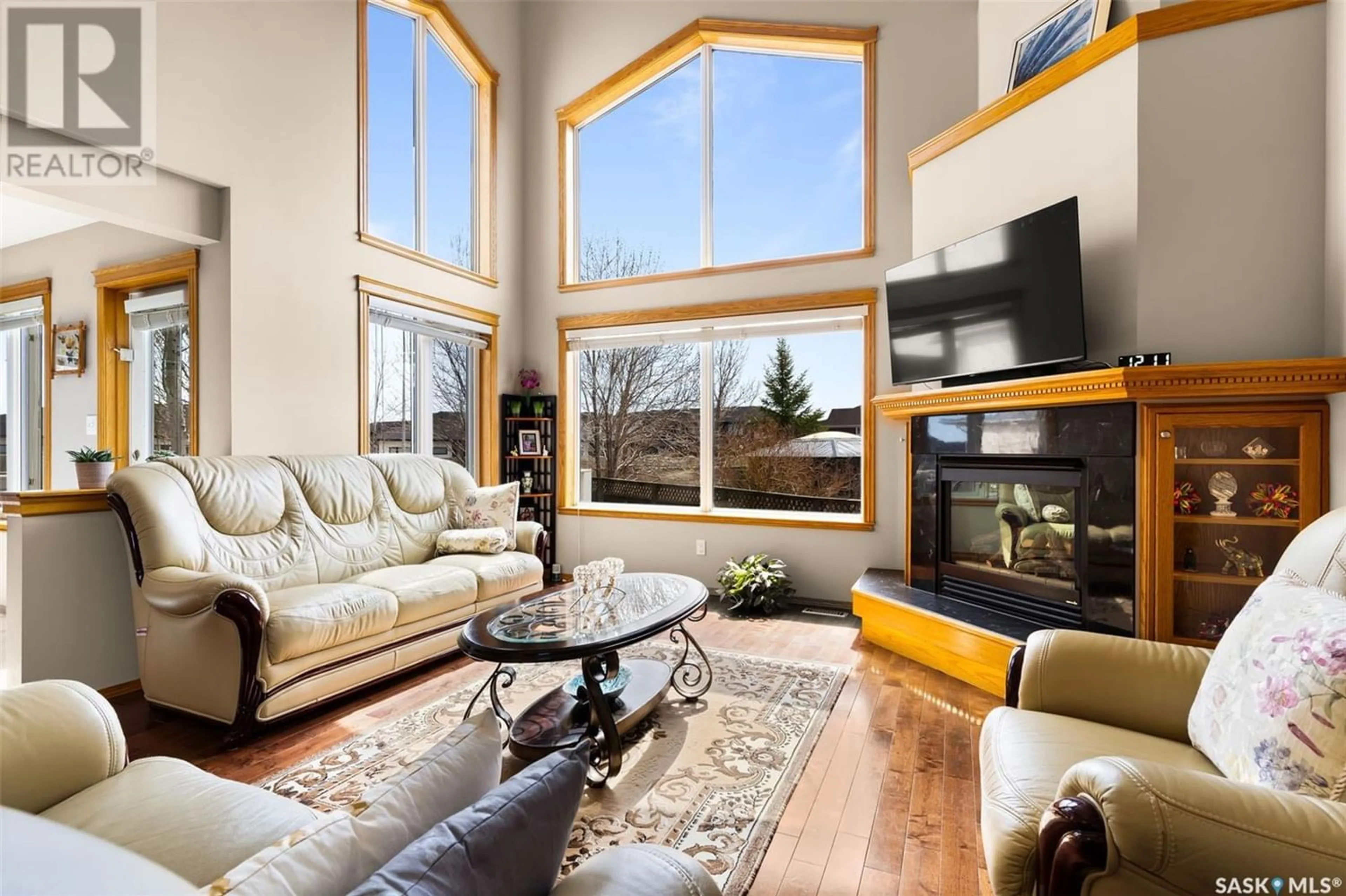 Living room for 3935 Hampton PLACE E, Regina Saskatchewan S4V2Z6