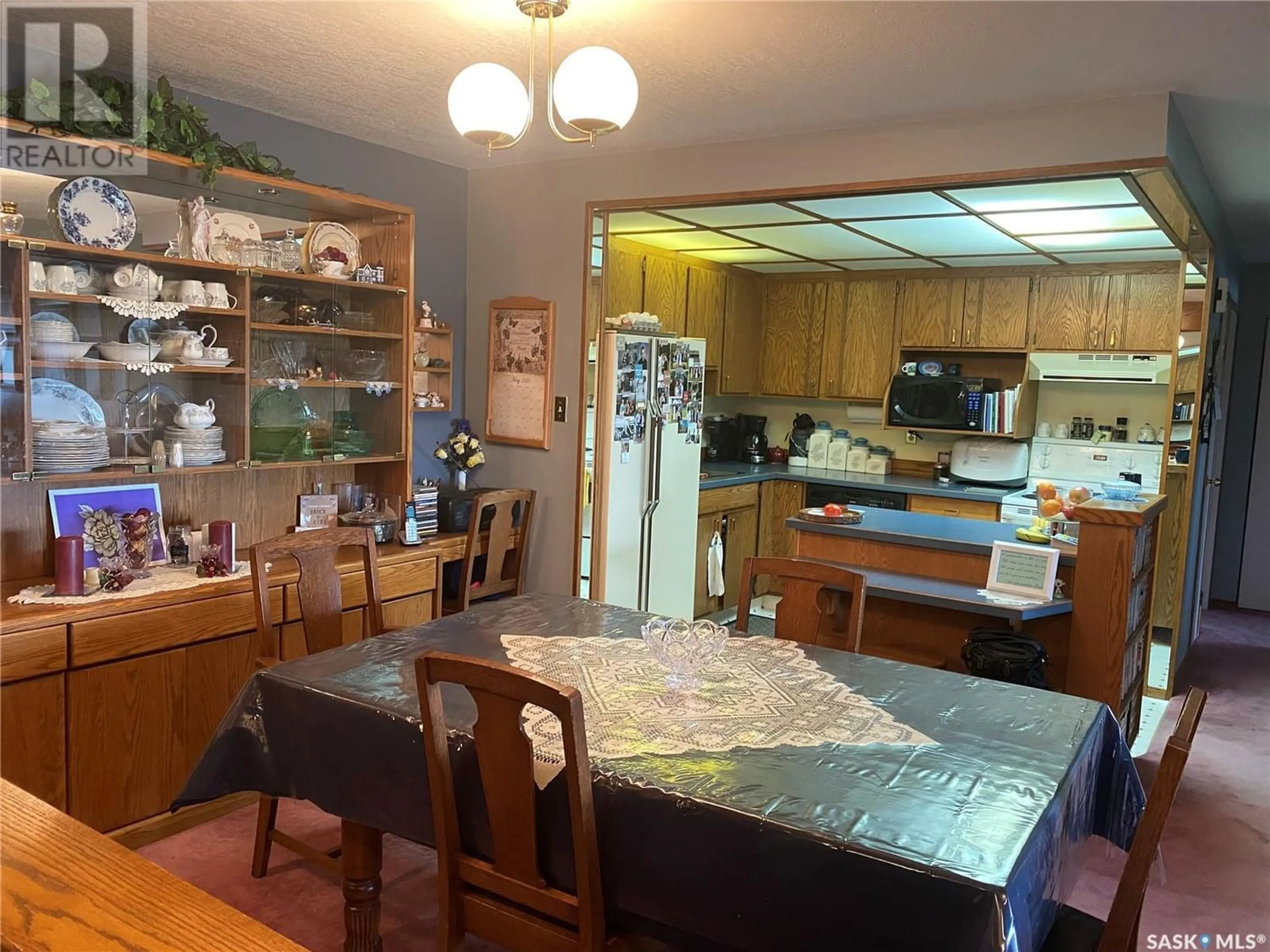 Dining room for 2 275 Alpine CRESCENT, Swift Current Saskatchewan S9H4T6