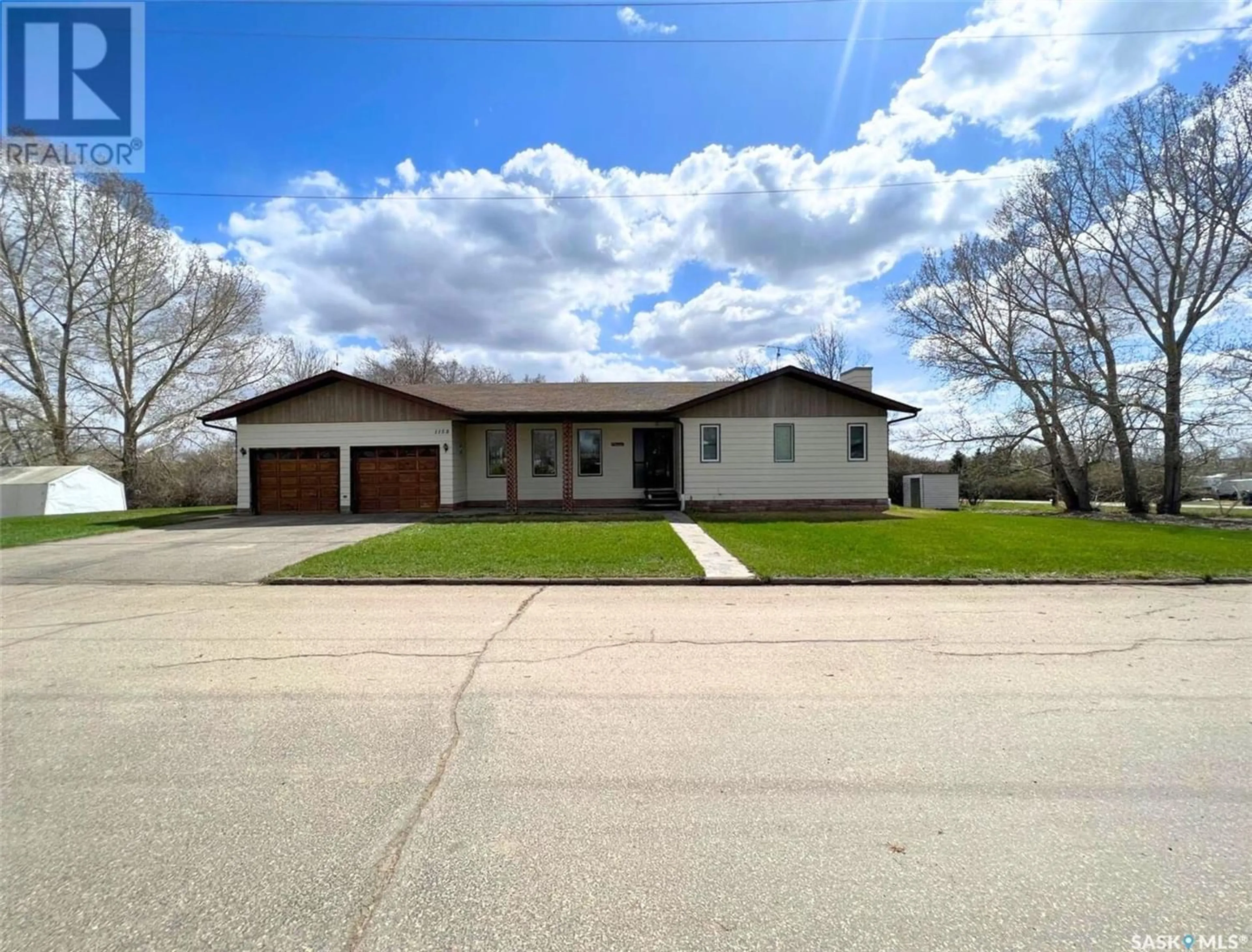 Frontside or backside of a home for 1158 Conrad AVENUE, Gull Lake Saskatchewan S0N1A0