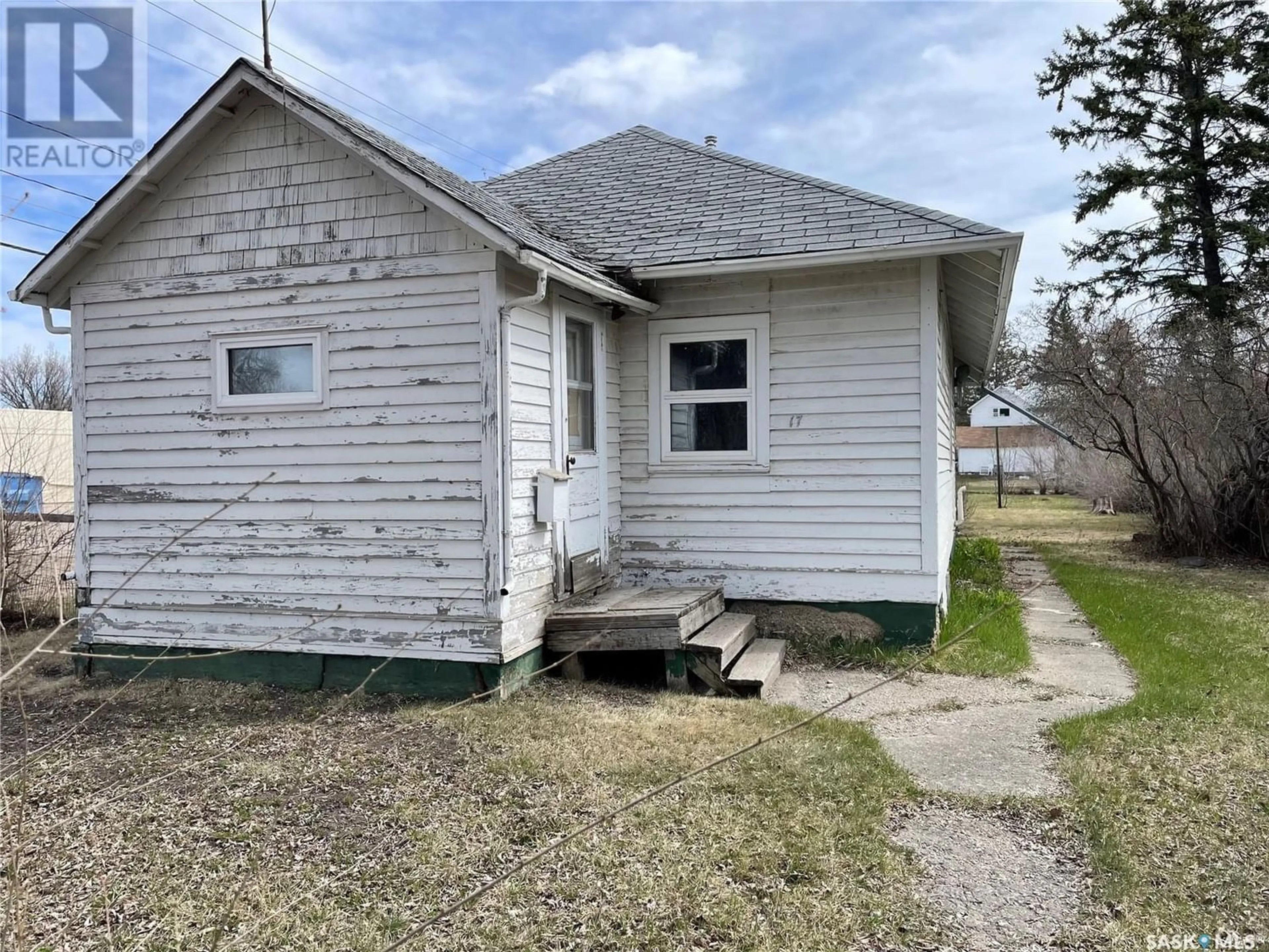 Frontside or backside of a home for 17 Melrose AVENUE, Yorkton Saskatchewan S3N1Y9