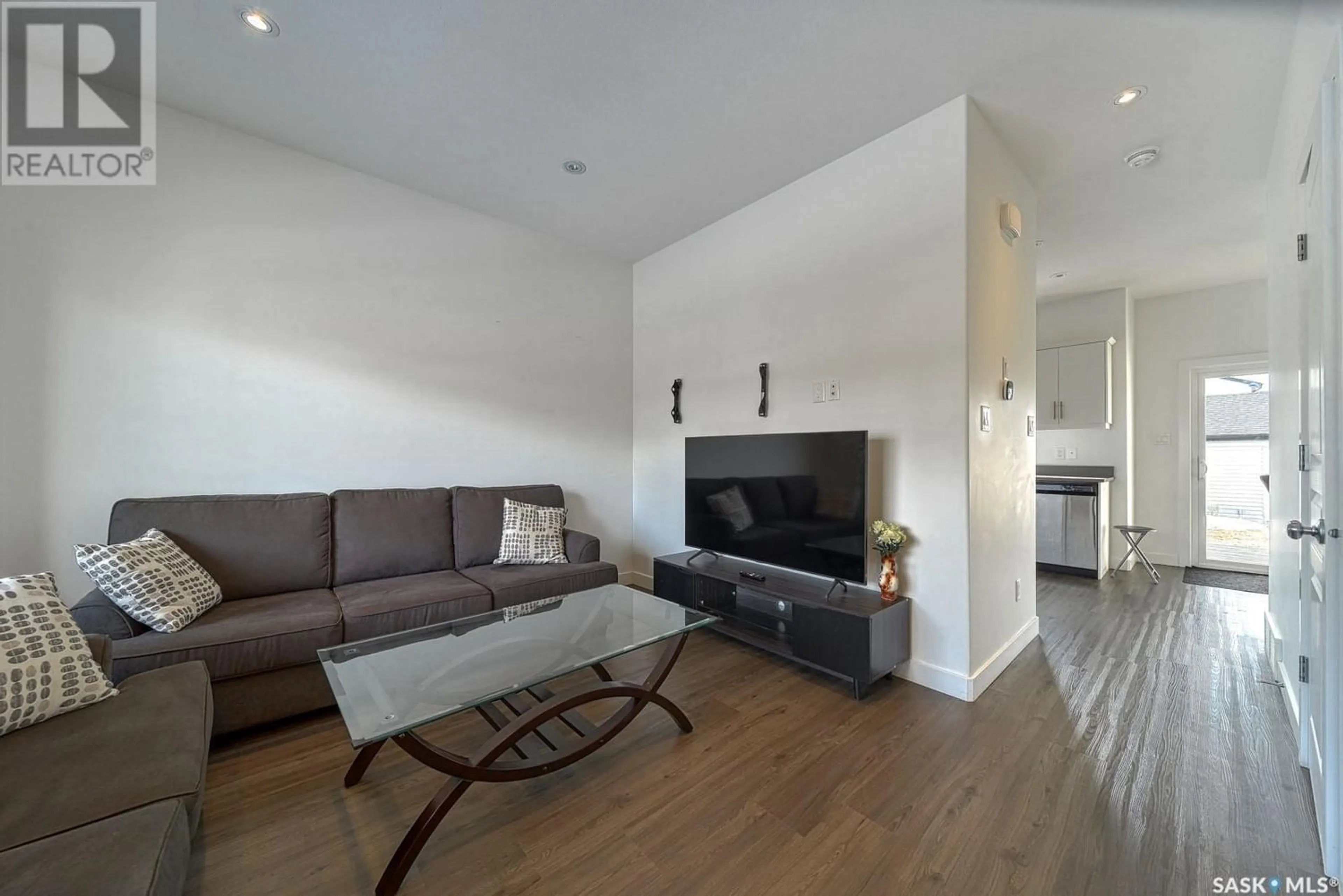 Living room for 5301 Campling AVENUE, Regina Saskatchewan S4W0L5