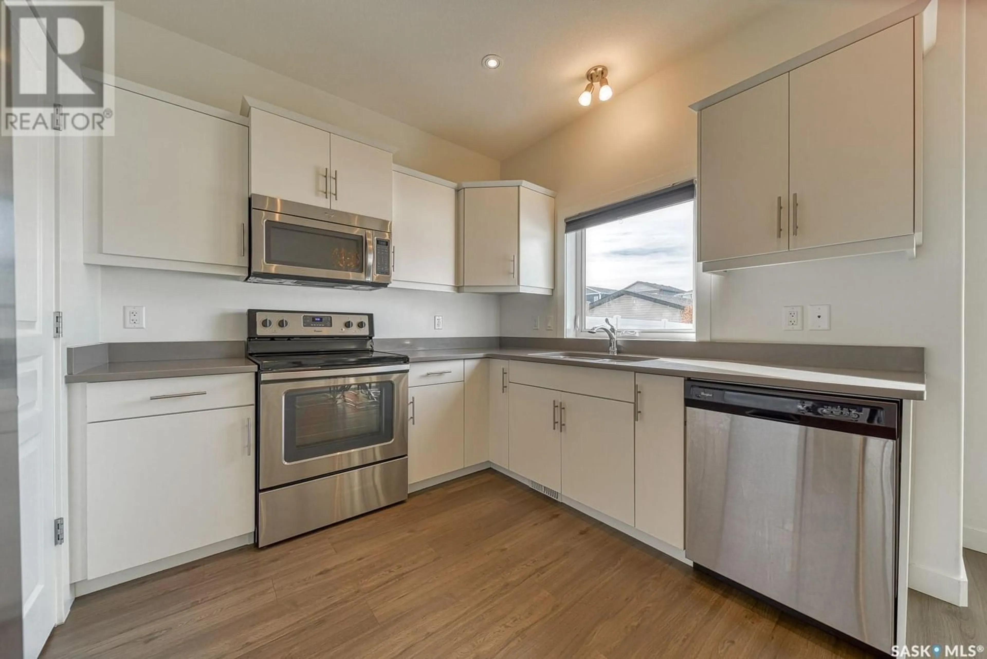 Standard kitchen for 5301 Campling AVENUE, Regina Saskatchewan S4W0L5