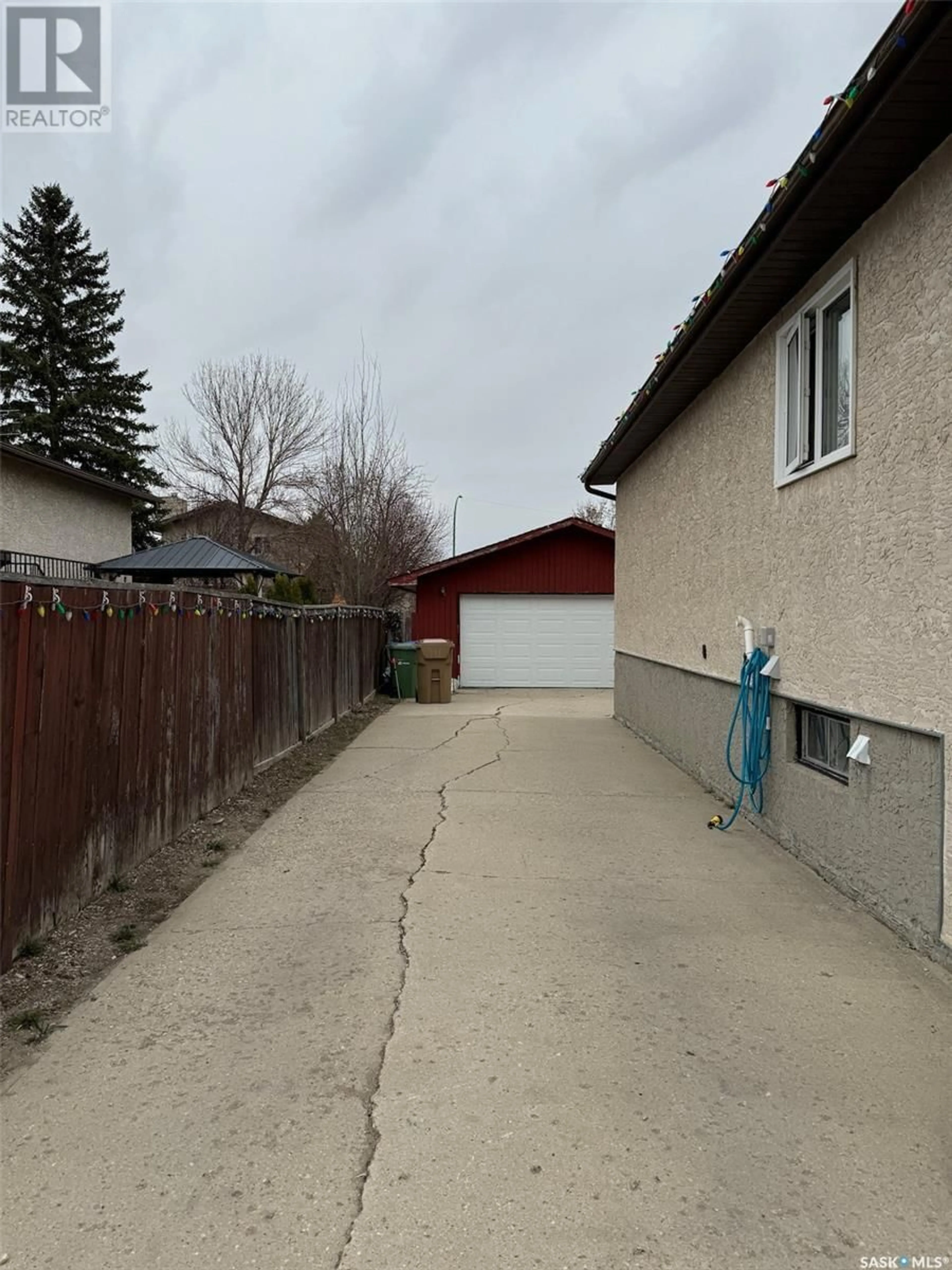 Frontside or backside of a home for 965 DUTKOWSKI CRESCENT, Regina Saskatchewan S4N6X8