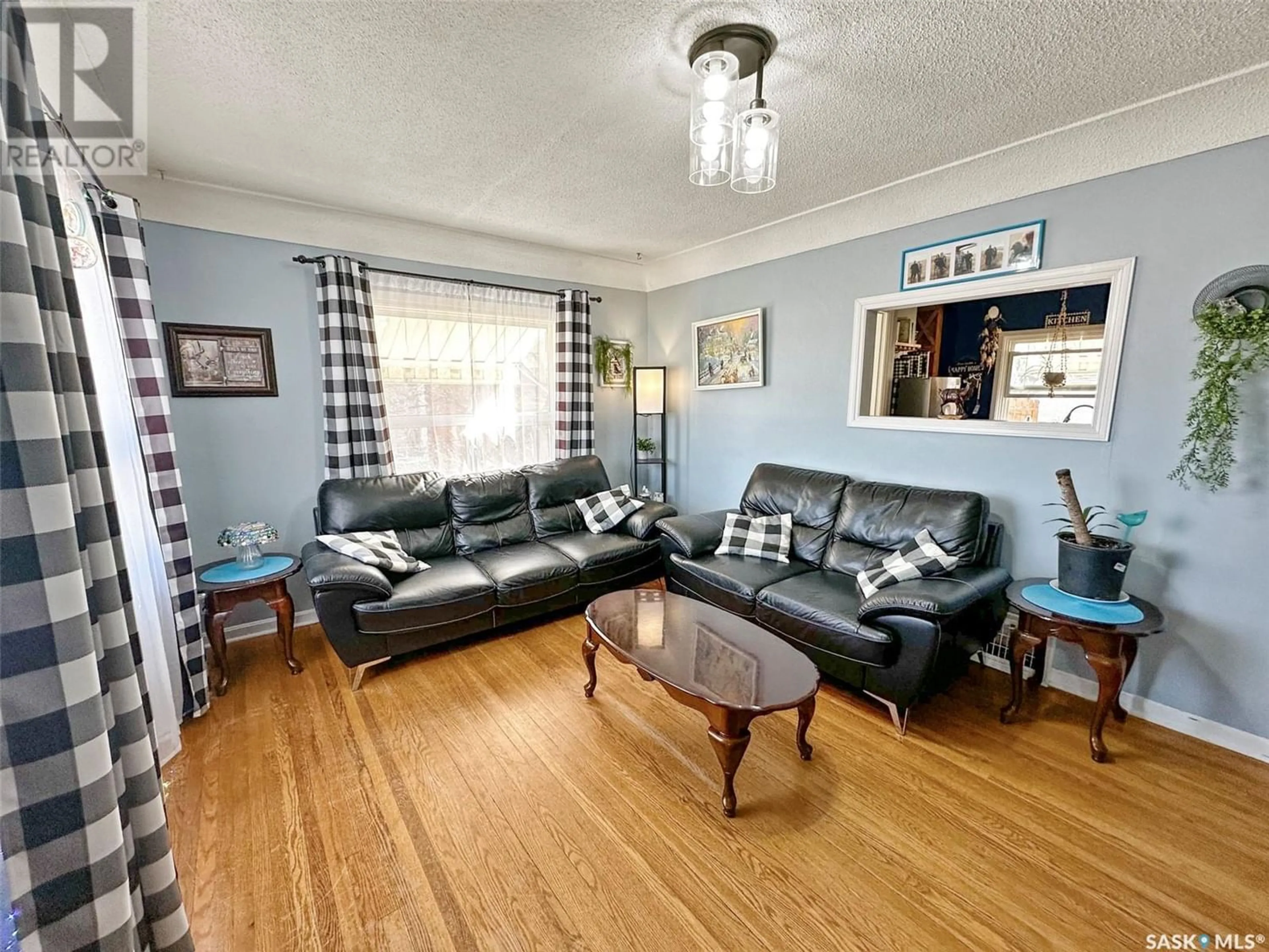Living room for 568 Central AVENUE N, Swift Current Saskatchewan S9H0L9