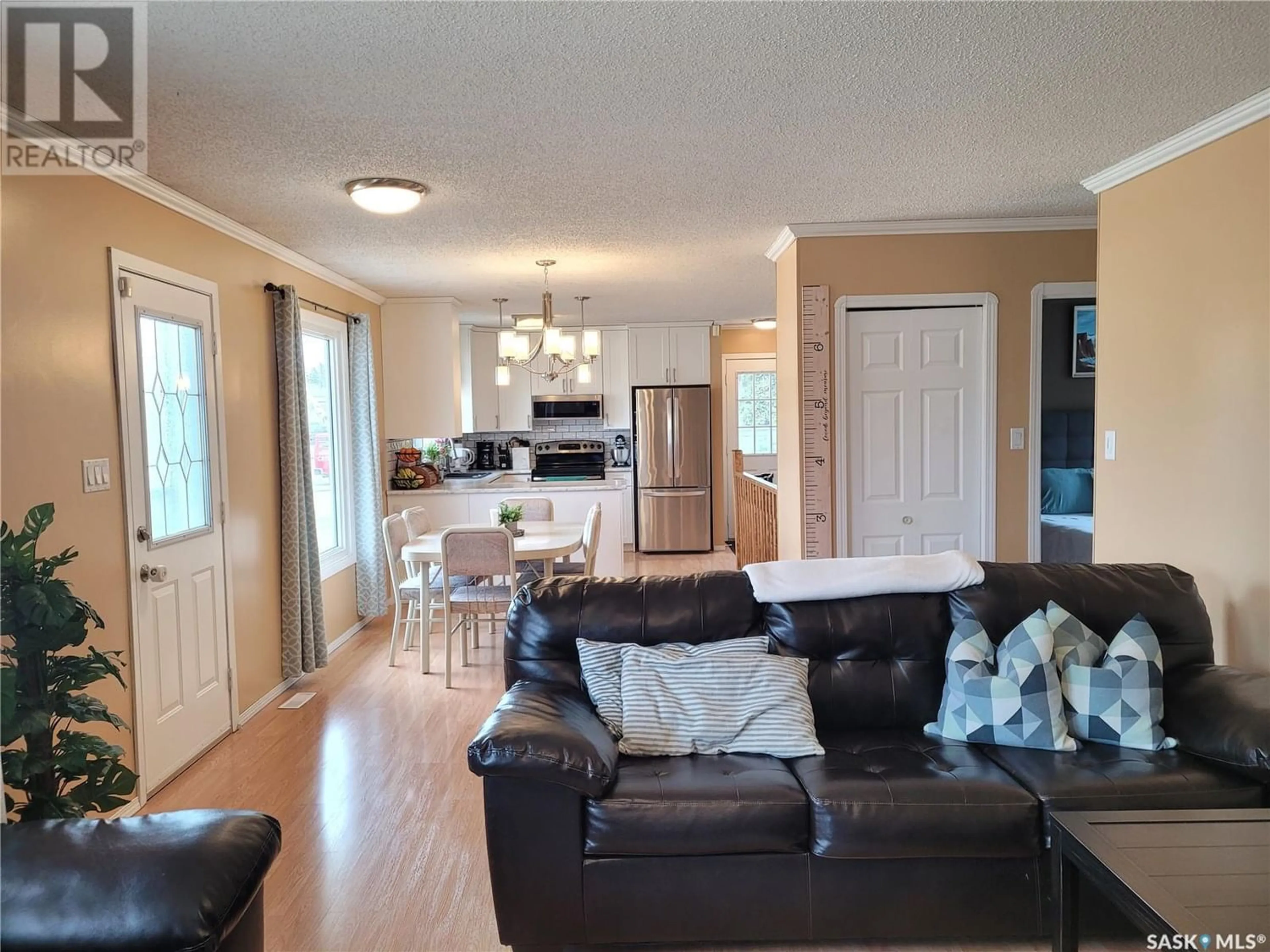 Living room for 13 Evans PLACE, Meadow Lake Saskatchewan S9X1A4