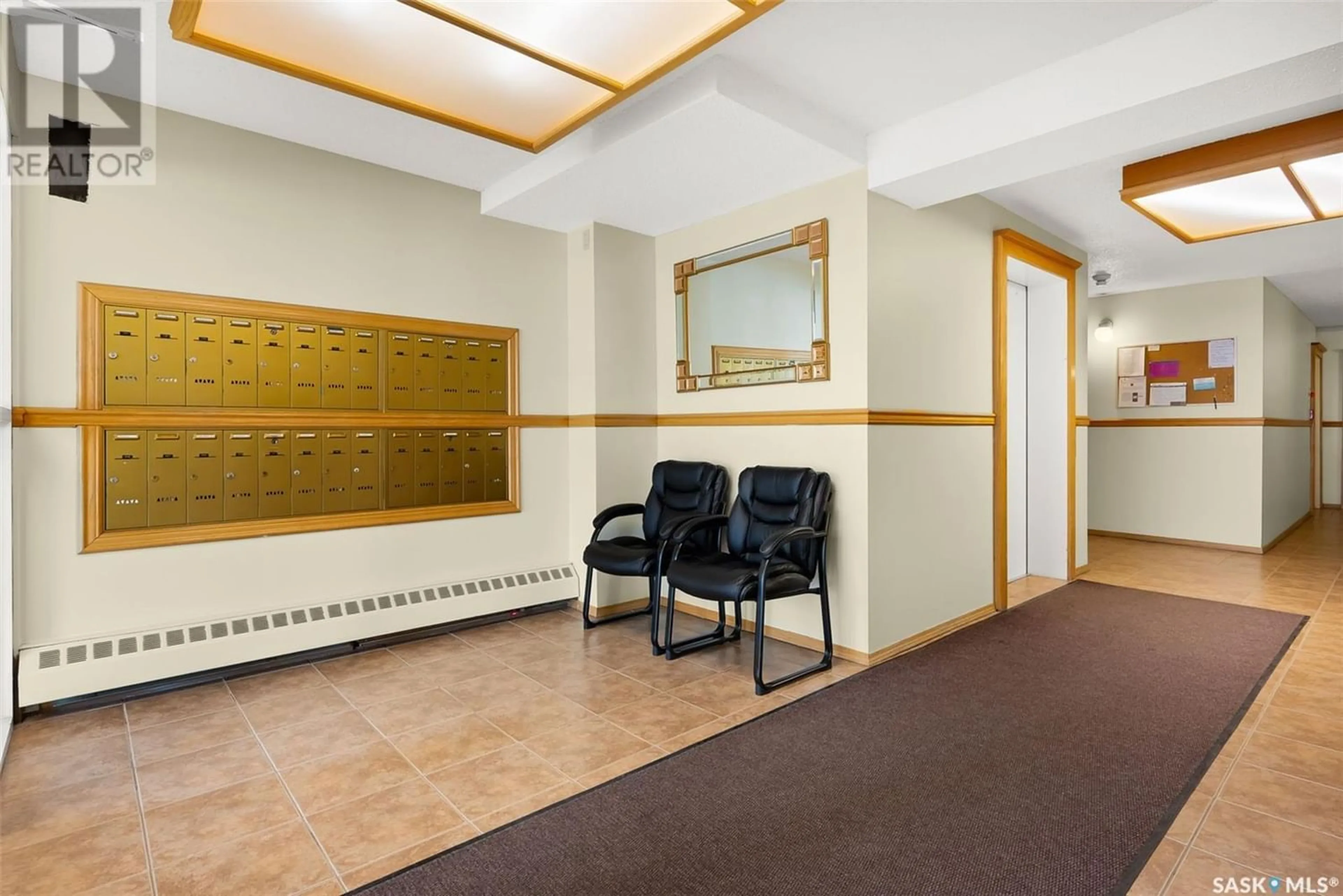 Indoor foyer for 104 2275 McIntyre STREET, Regina Saskatchewan S4P2S1