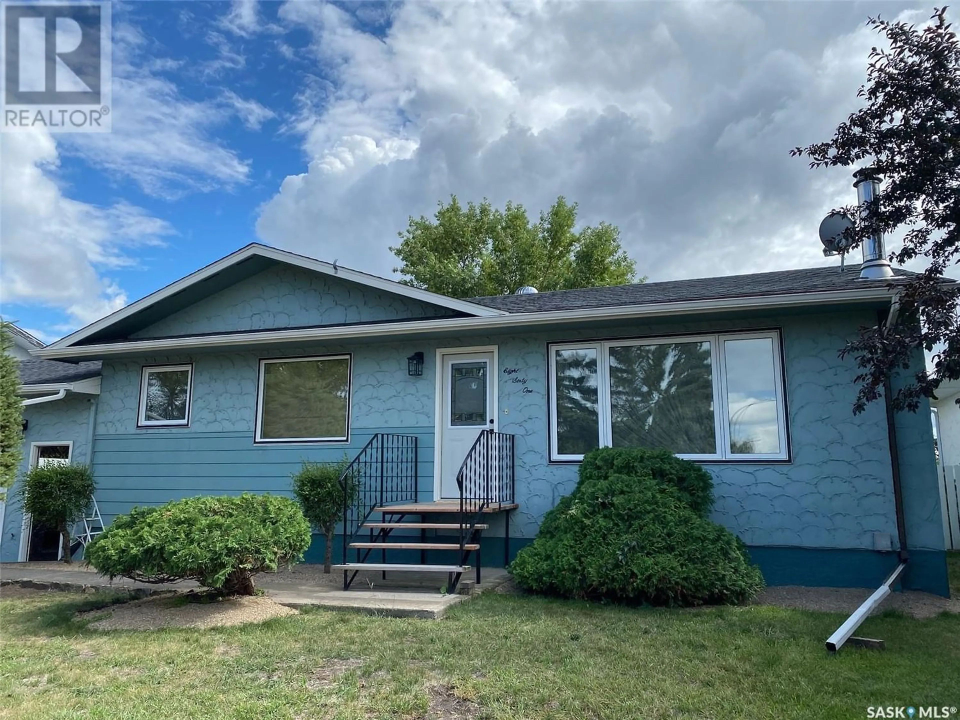 Frontside or backside of a home for 861 7th AVENUE E, Melville Saskatchewan S0A2P0