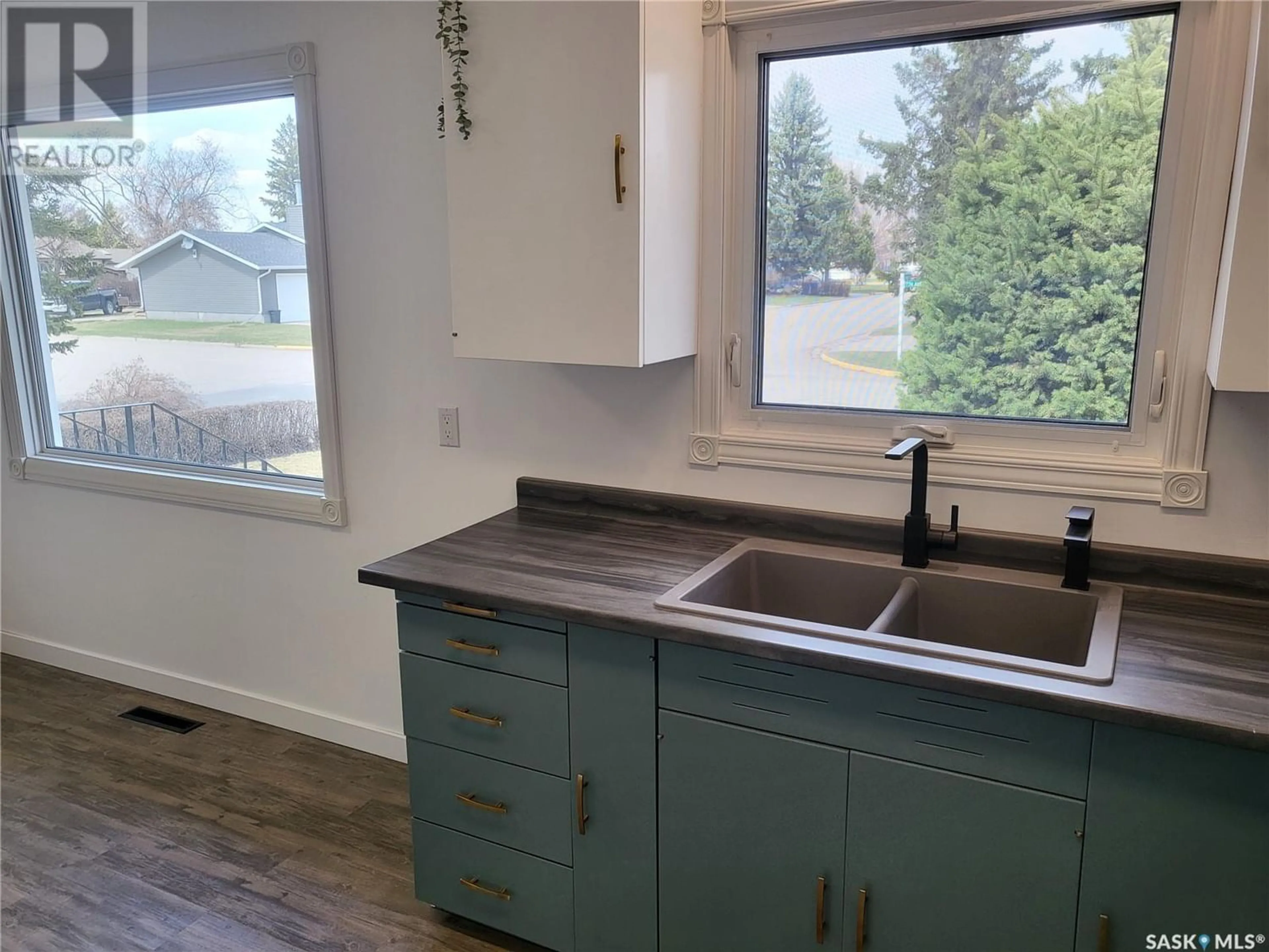 Standard kitchen for 861 7th AVENUE E, Melville Saskatchewan S0A2P0