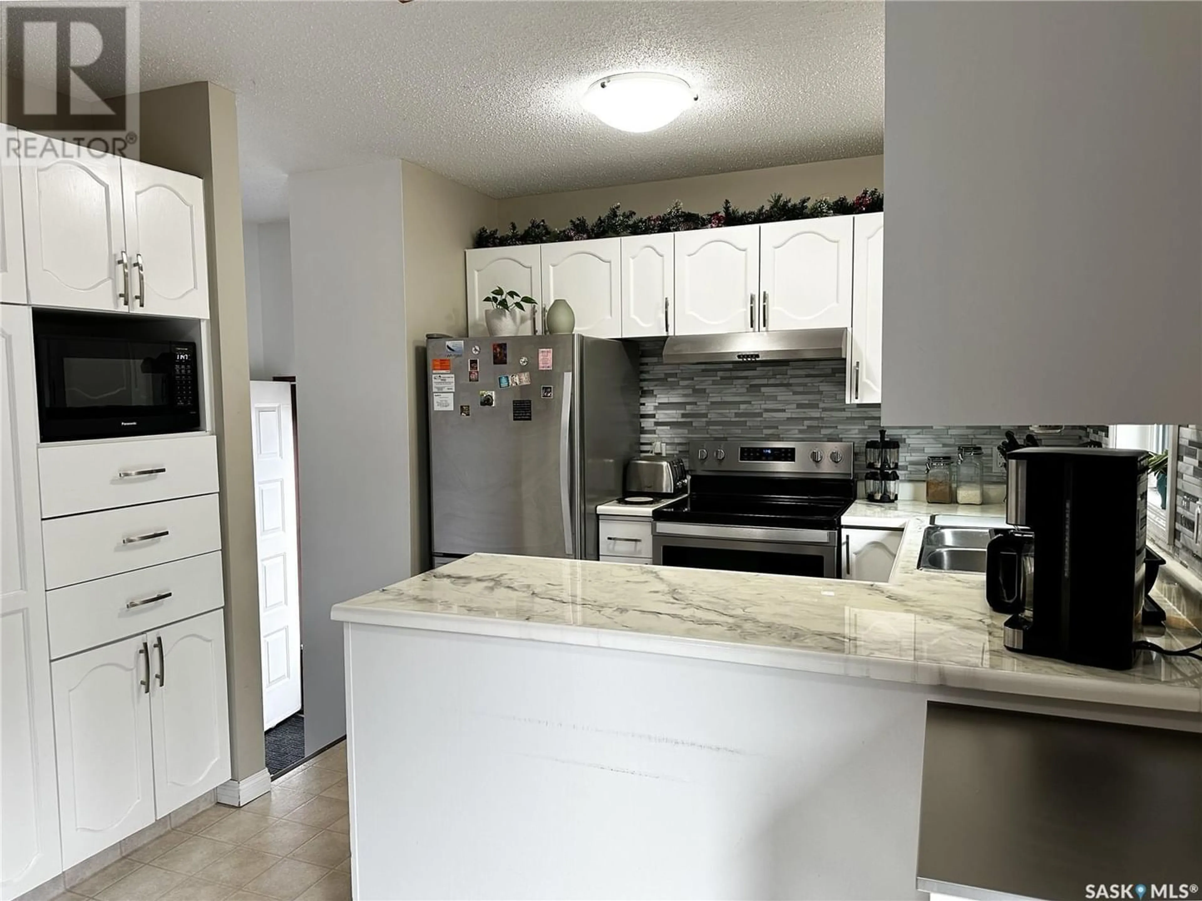 Kitchen for 11226 Gardiner DRIVE, North Battleford Saskatchewan S9A3M6